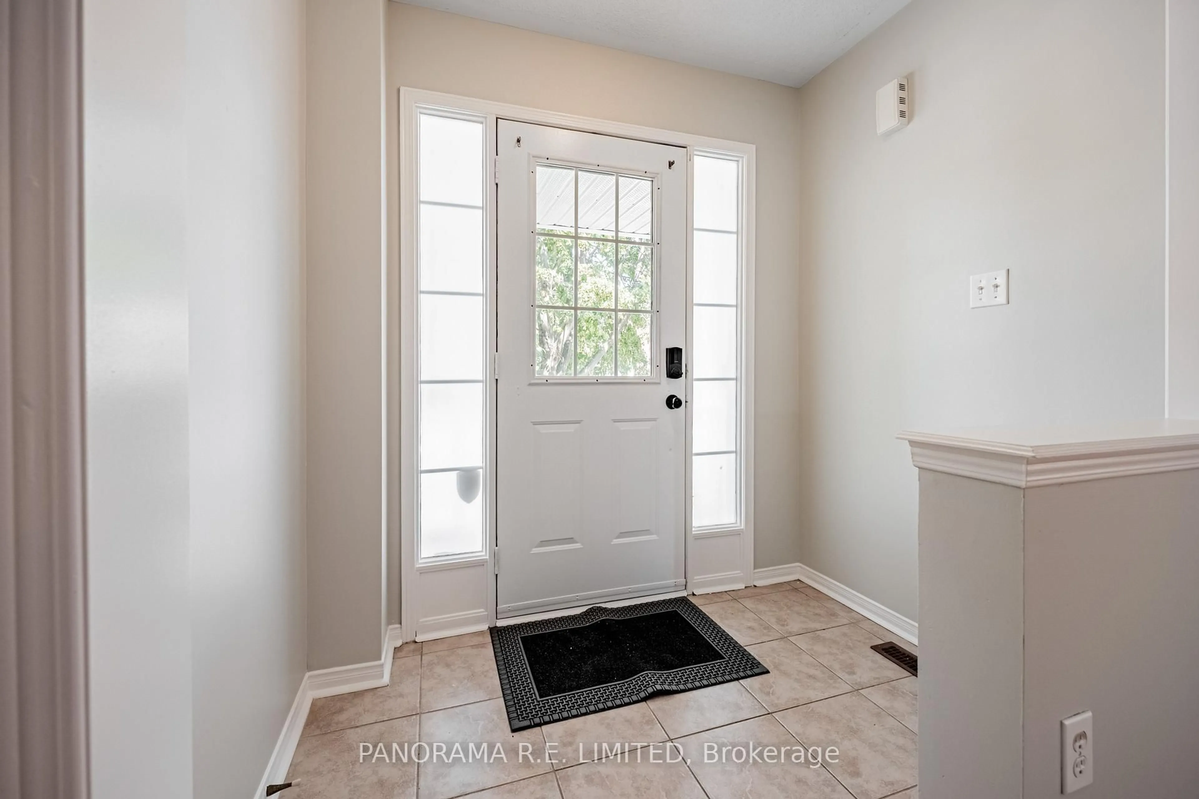 Indoor entryway for 31 Berries Dr, Brampton Ontario L7A 3R8