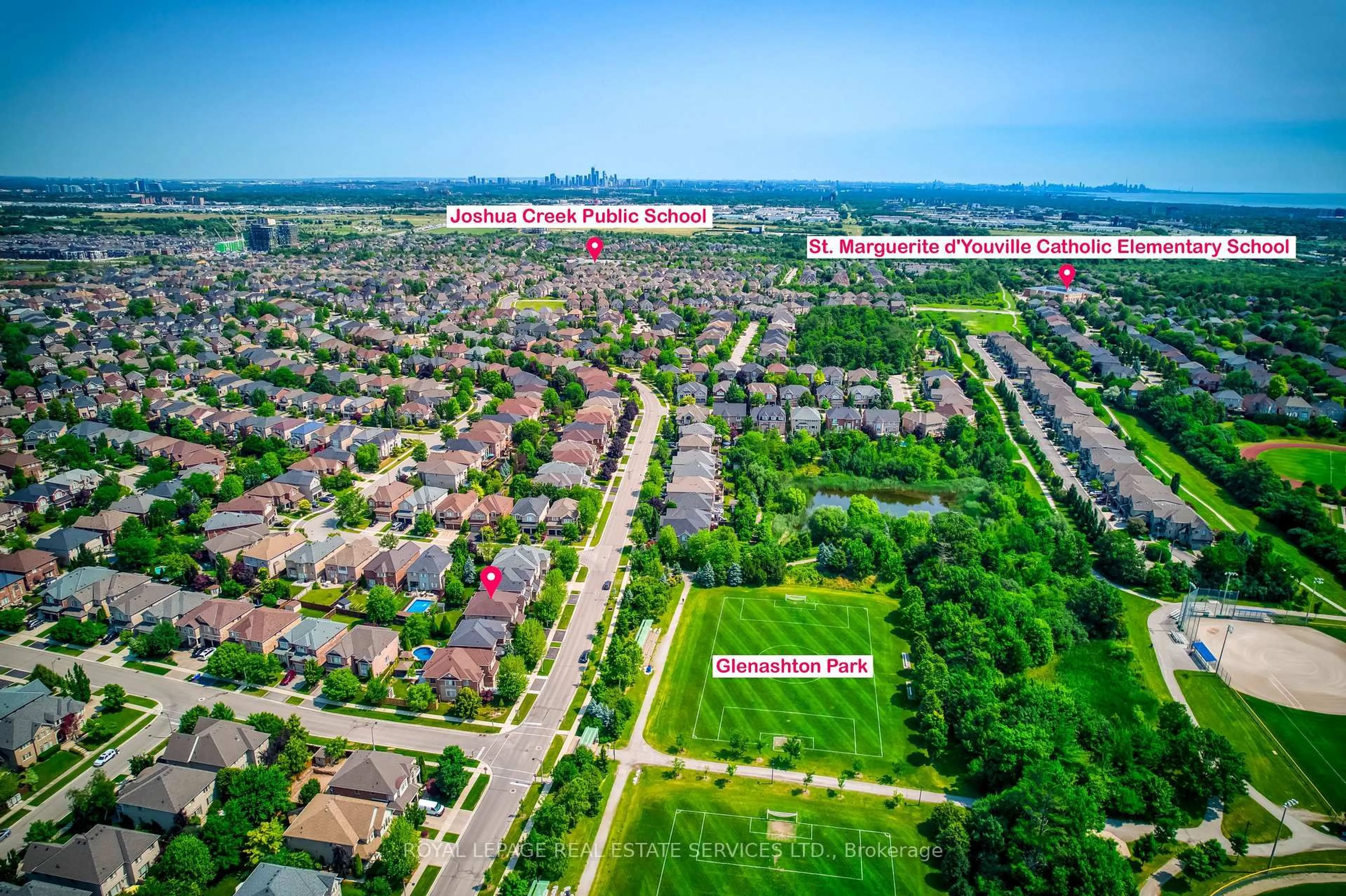 A pic from outside/outdoor area/front of a property/back of a property/a pic from drone, street for 1079 Kestell Blvd, Oakville Ontario L6H 7M5