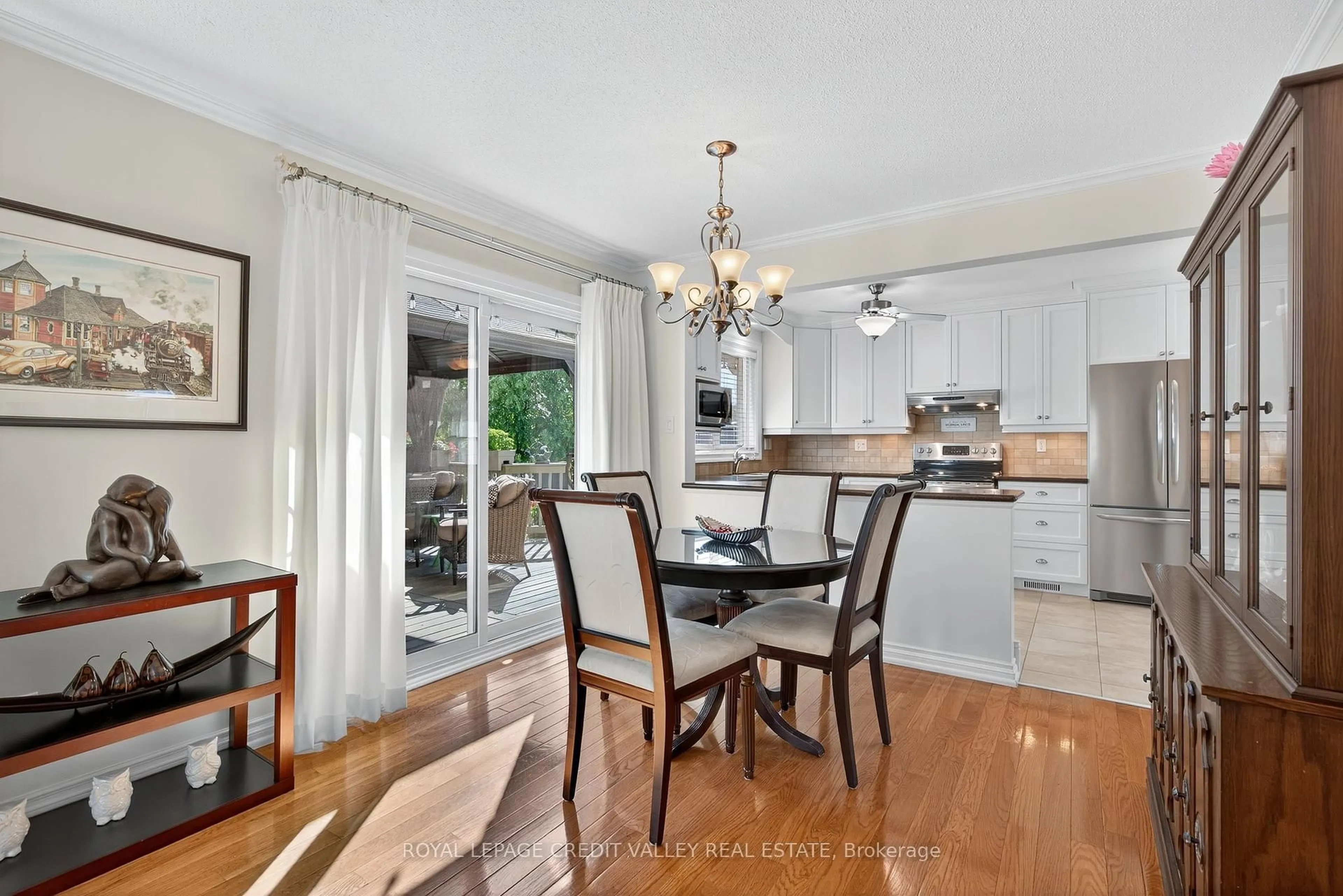 Open concept kitchen, unknown for 28 Palgrave Cres, Brampton Ontario L6W 1C9