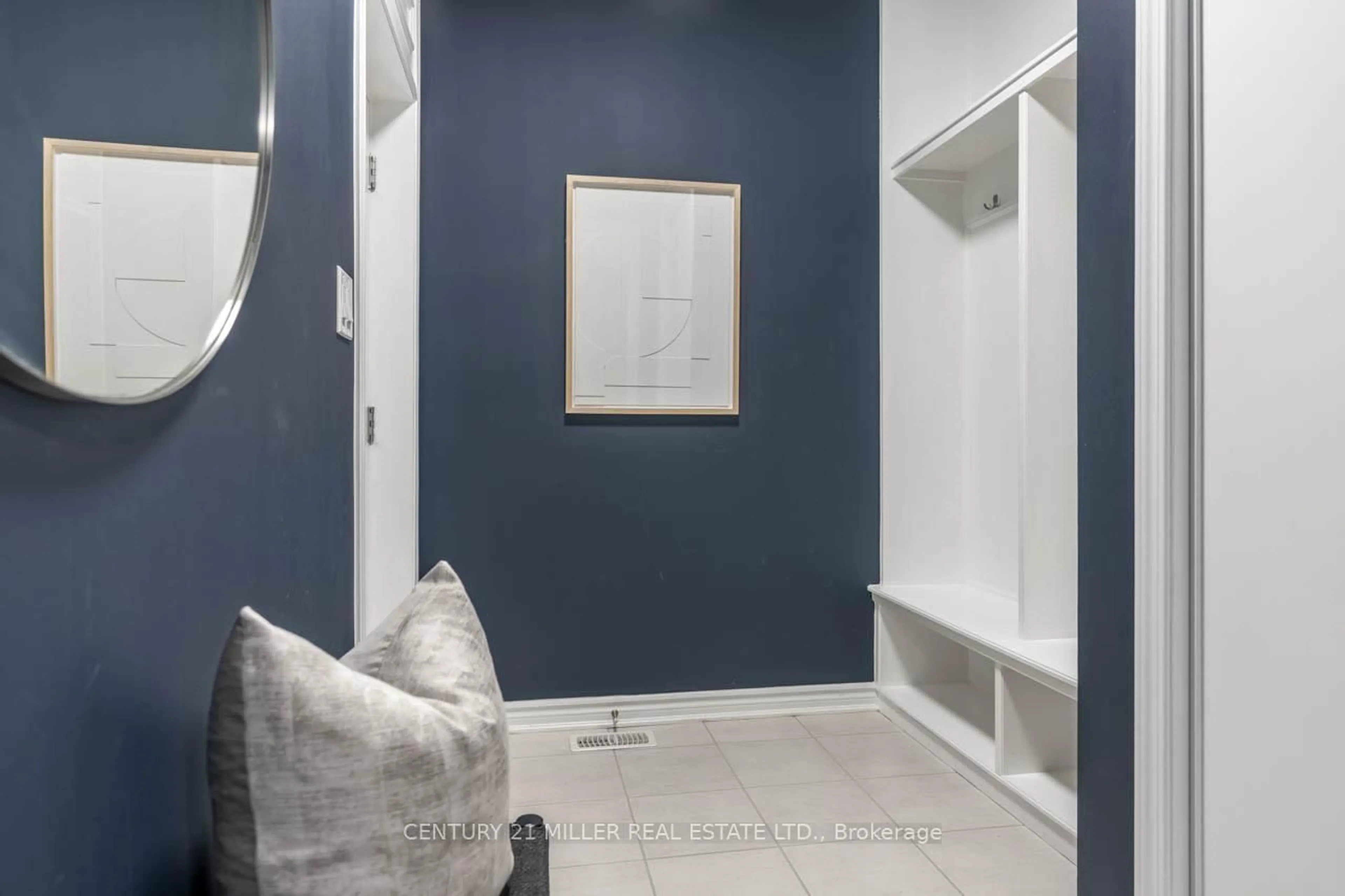 Indoor entryway for 1249 Duignan Cres, Milton Ontario L9E 1C5