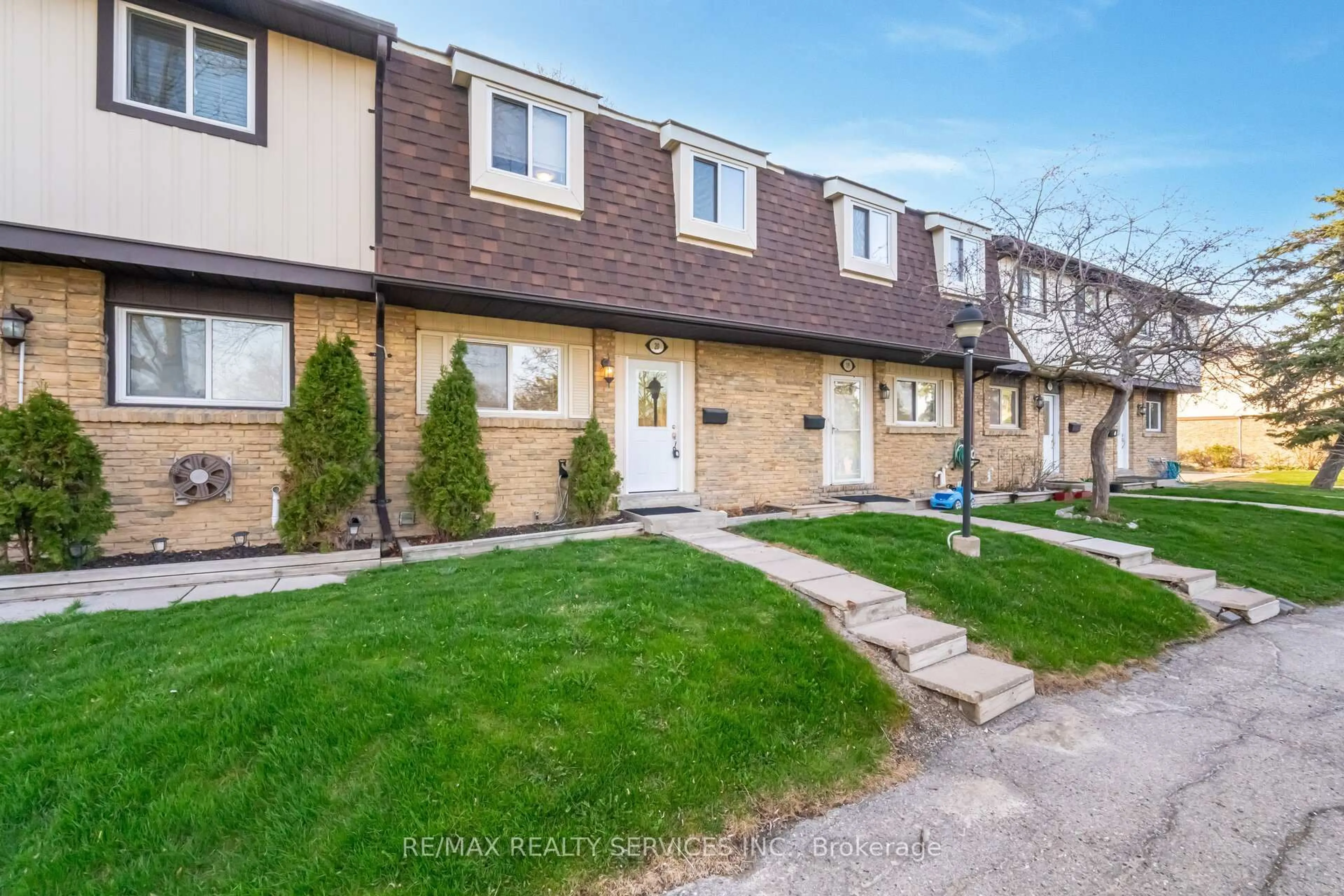 A pic from outside/outdoor area/front of a property/back of a property/a pic from drone, street for 93 Hansen Rd #20, Brampton Ontario L6V 3C8