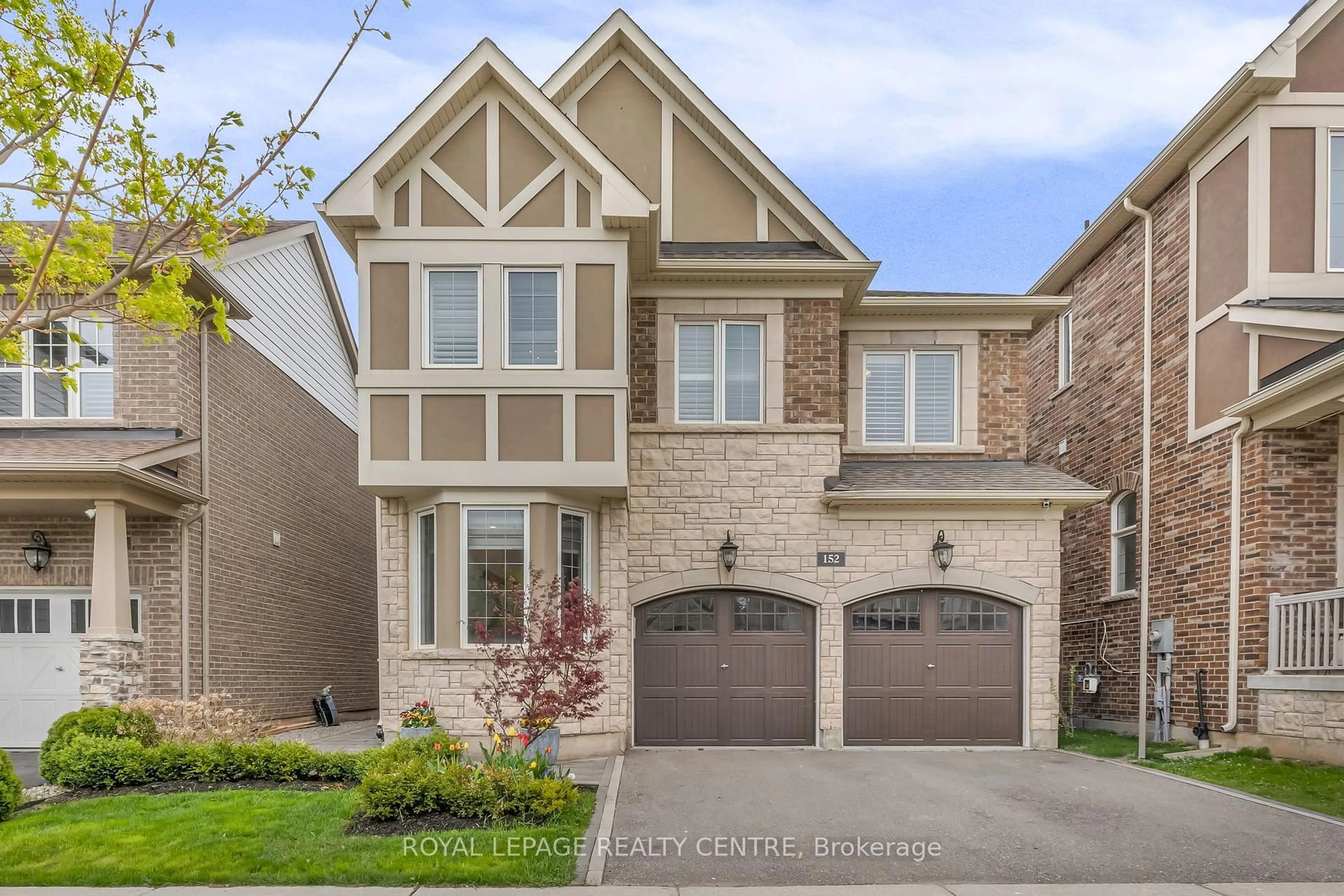 Home with brick exterior material, street for 152 Wheat Boom Dr, Oakville Ontario L6H 0M8