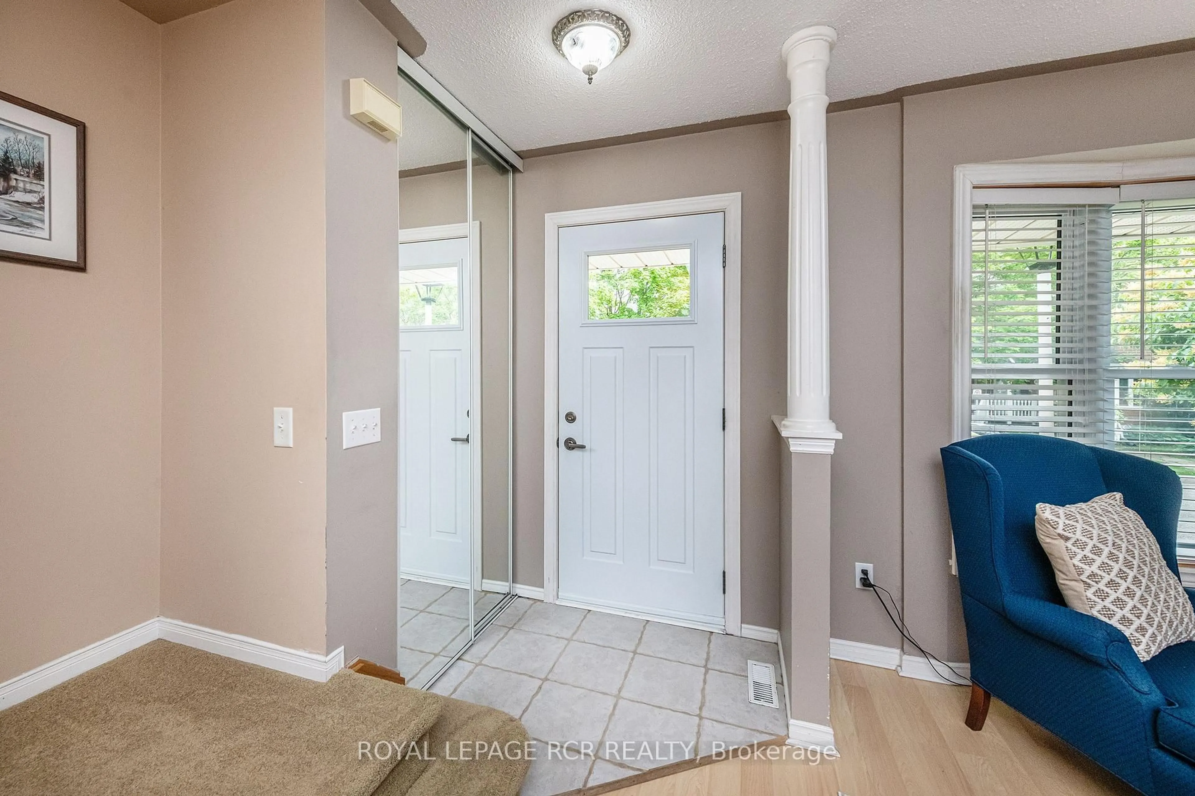 Indoor entryway for 315 Cottonwood St, Orangeville Ontario L9W 4X7