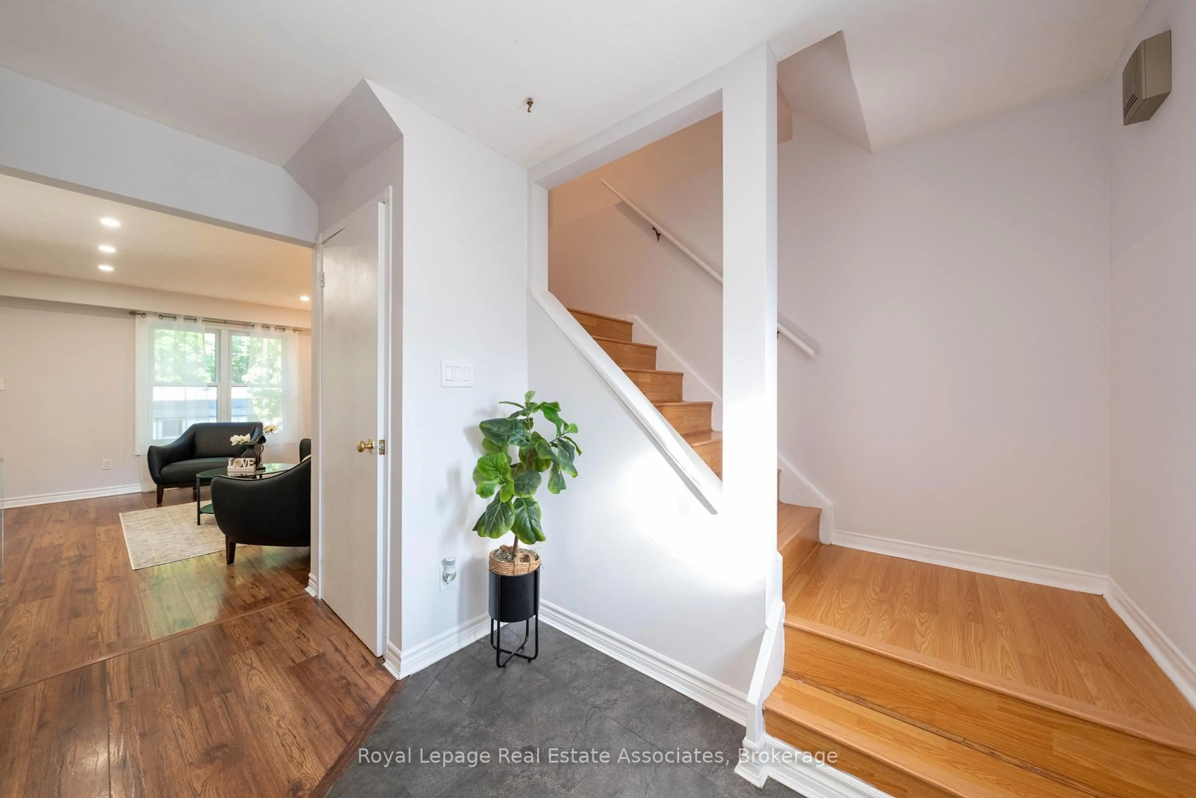 Unknown for 19 Burbank Cres, Orangeville Ontario L9W 3E6
