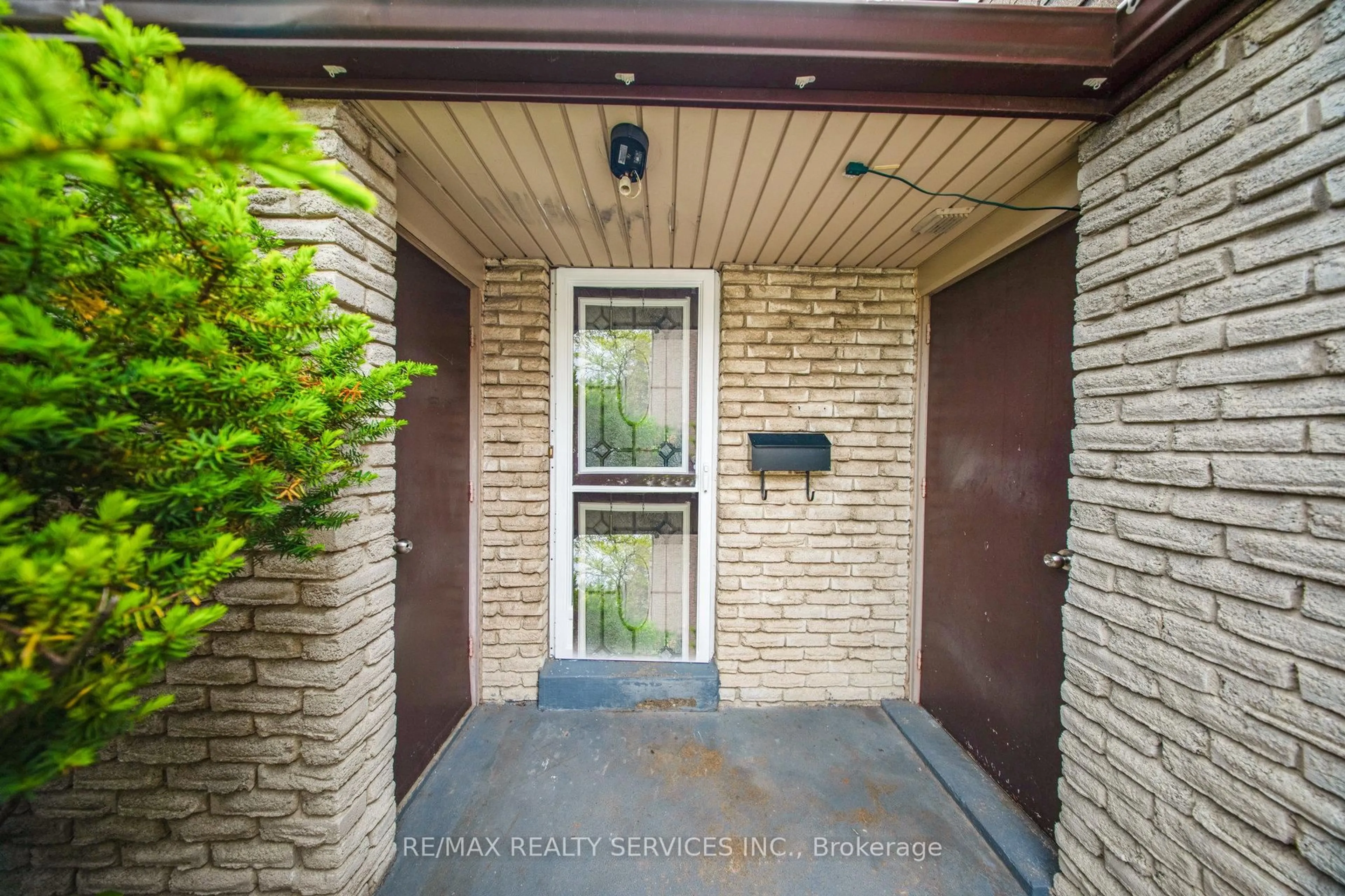 Indoor entryway for 2340 Bromsgrove Rd #34, Mississauga Ontario L5J 4A2