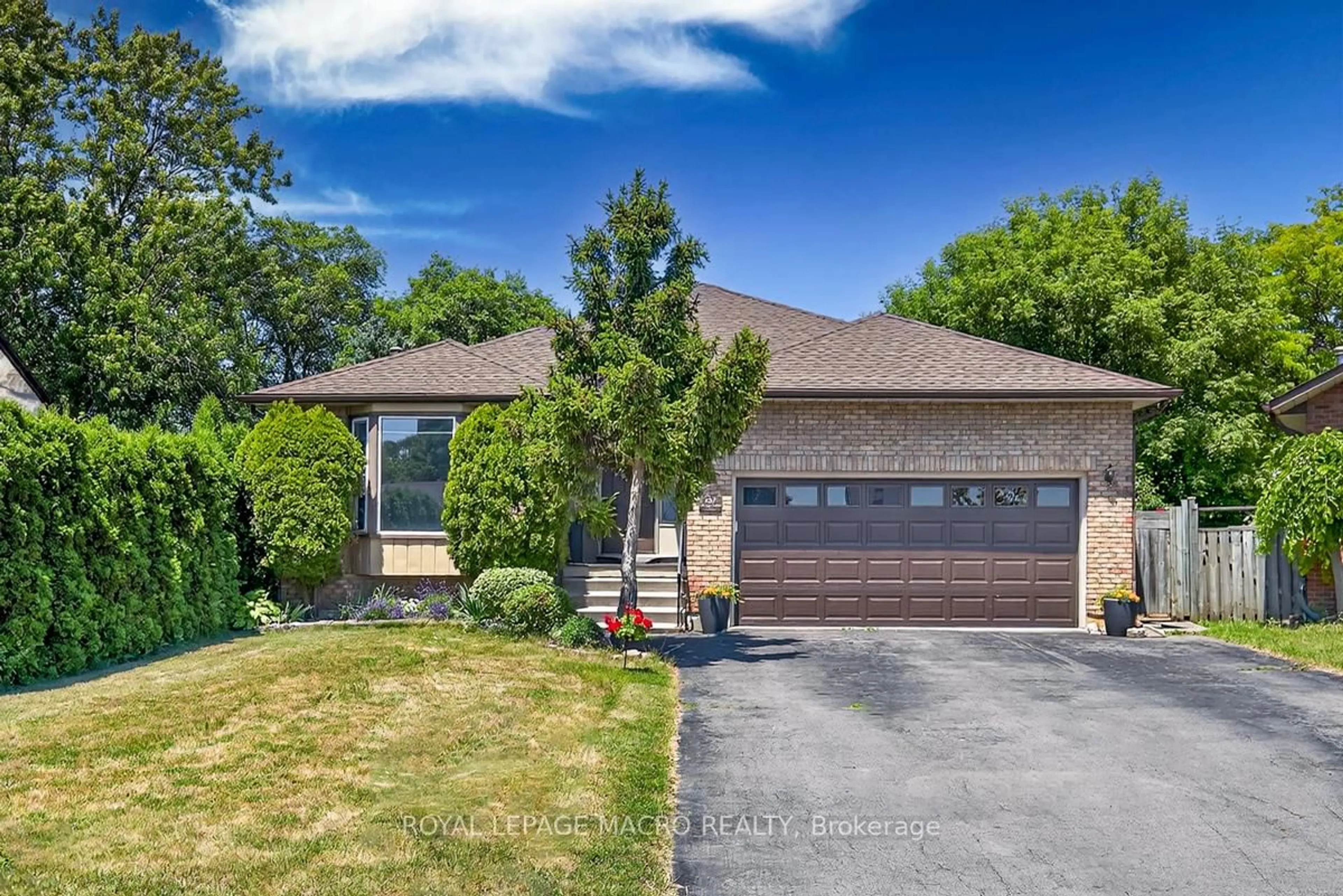 A pic from outside/outdoor area/front of a property/back of a property/a pic from drone, street for 687 Penny Lane, Burlington Ontario L7T 4H9