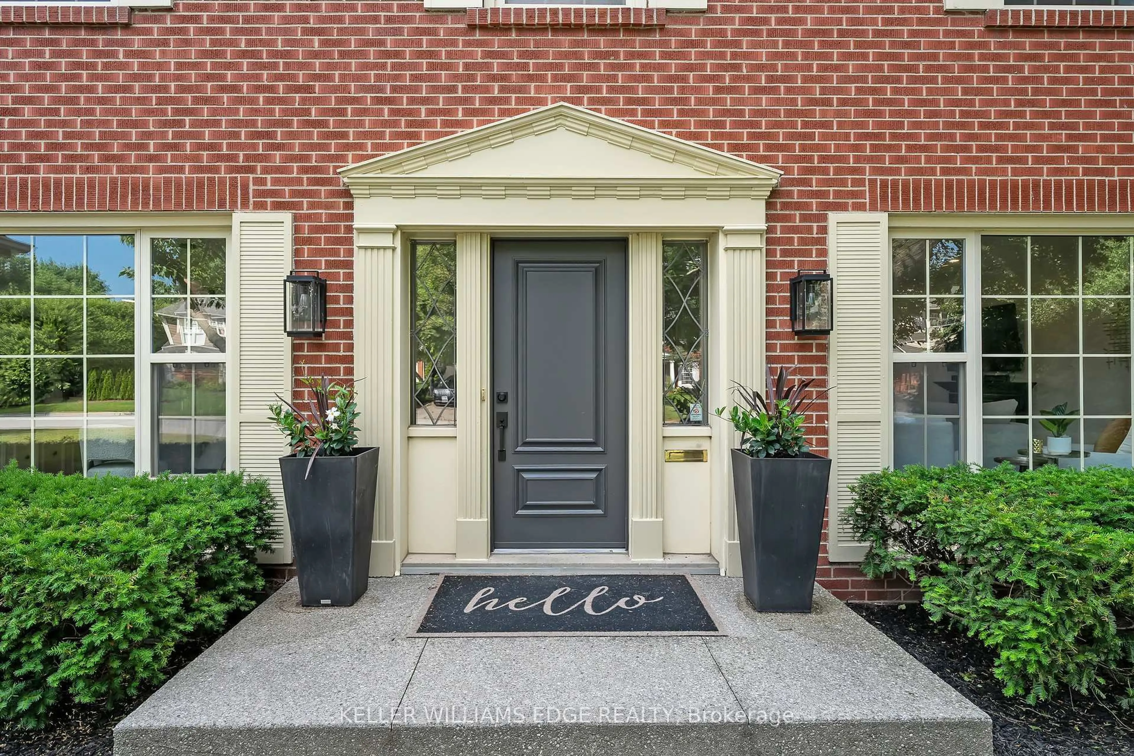 Indoor entryway for 287 Camborne Cres, Burlington Ontario L7N 2A4
