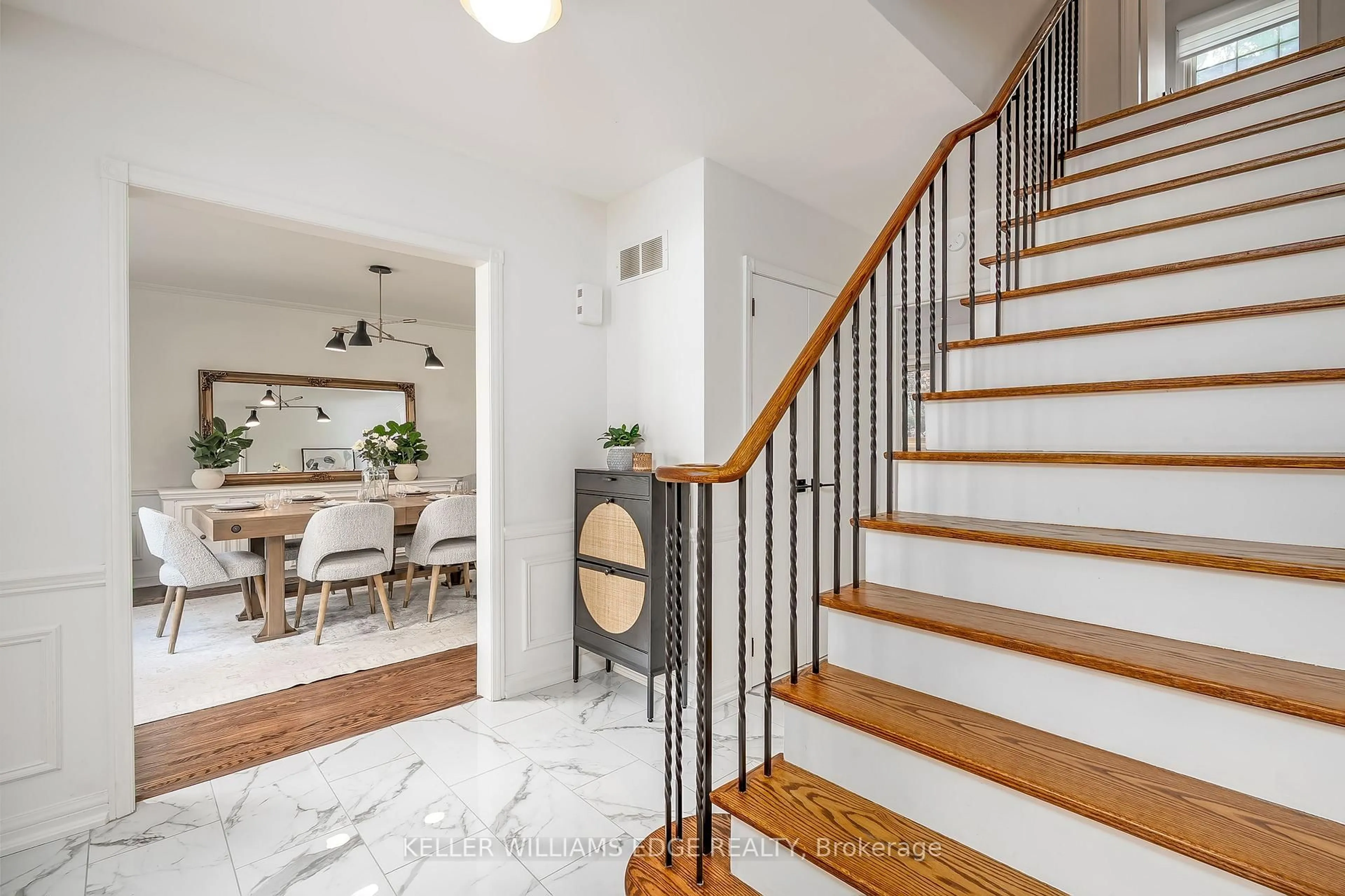 Stairs for 287 Camborne Cres, Burlington Ontario L7N 2A4