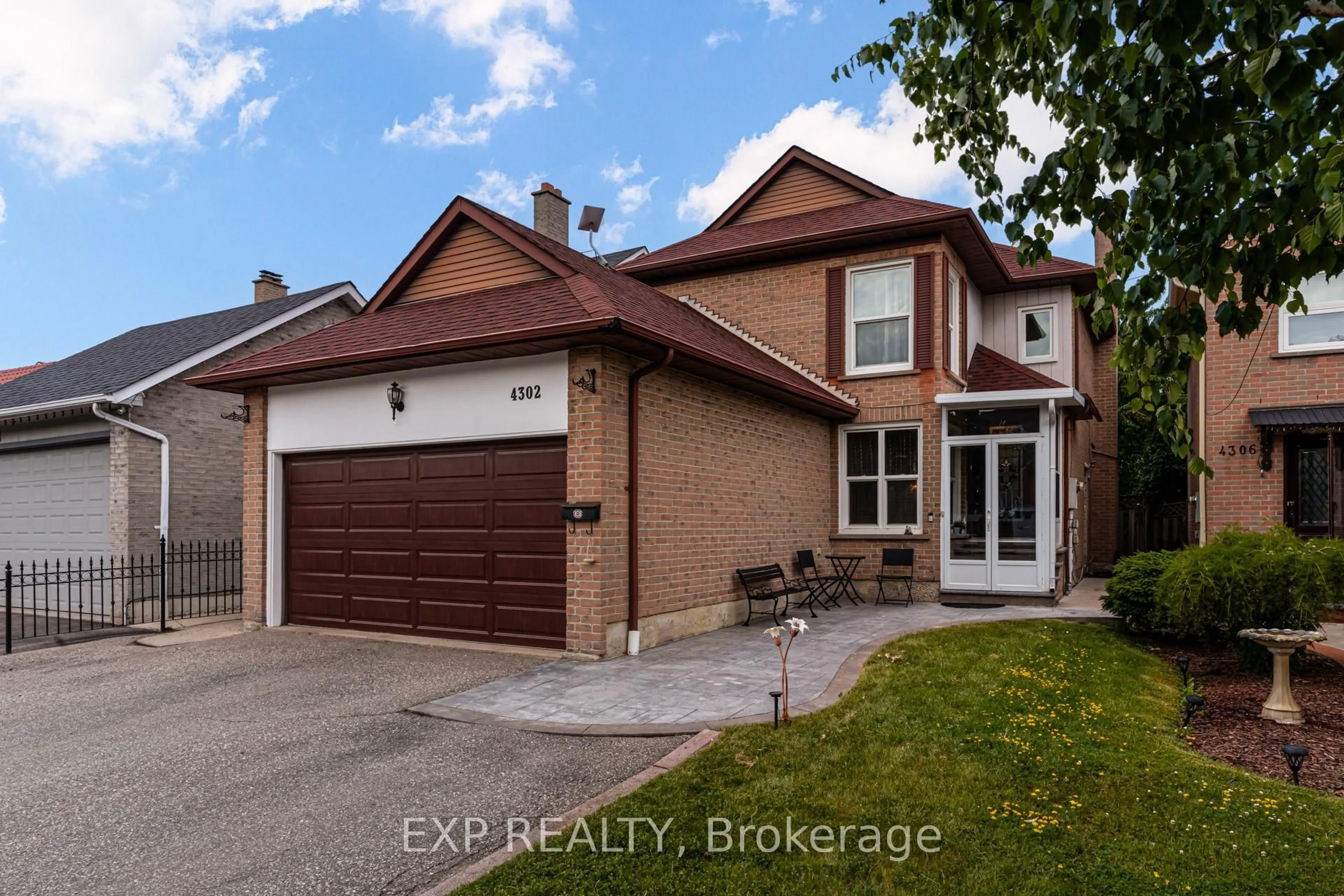 Home with brick exterior material, street for 4302 Mayflower Dr, Mississauga Ontario L5R 1T7
