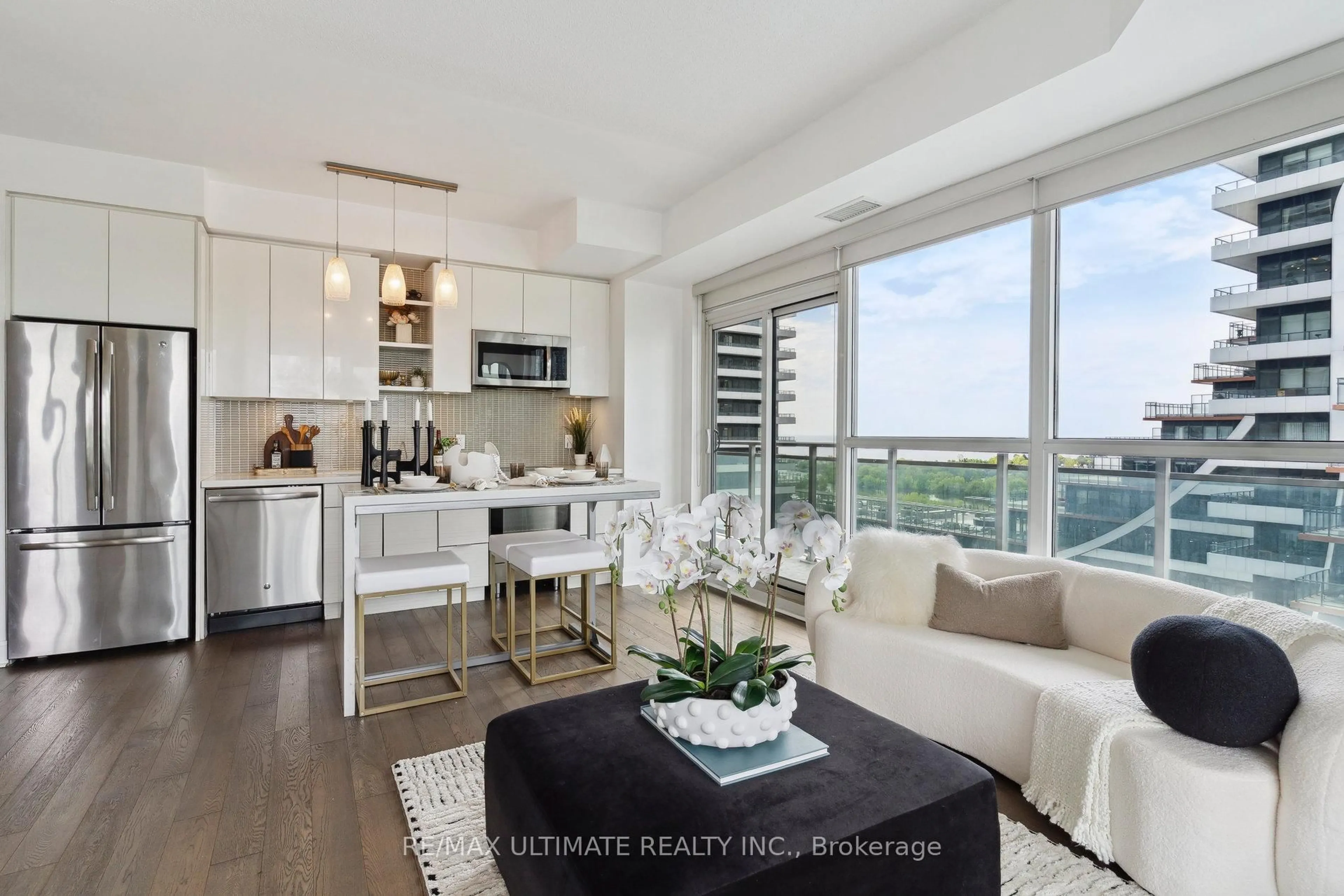 Open concept kitchen, unknown for 33 Shore Breeze Dr #1003, Toronto Ontario M8V 1A1