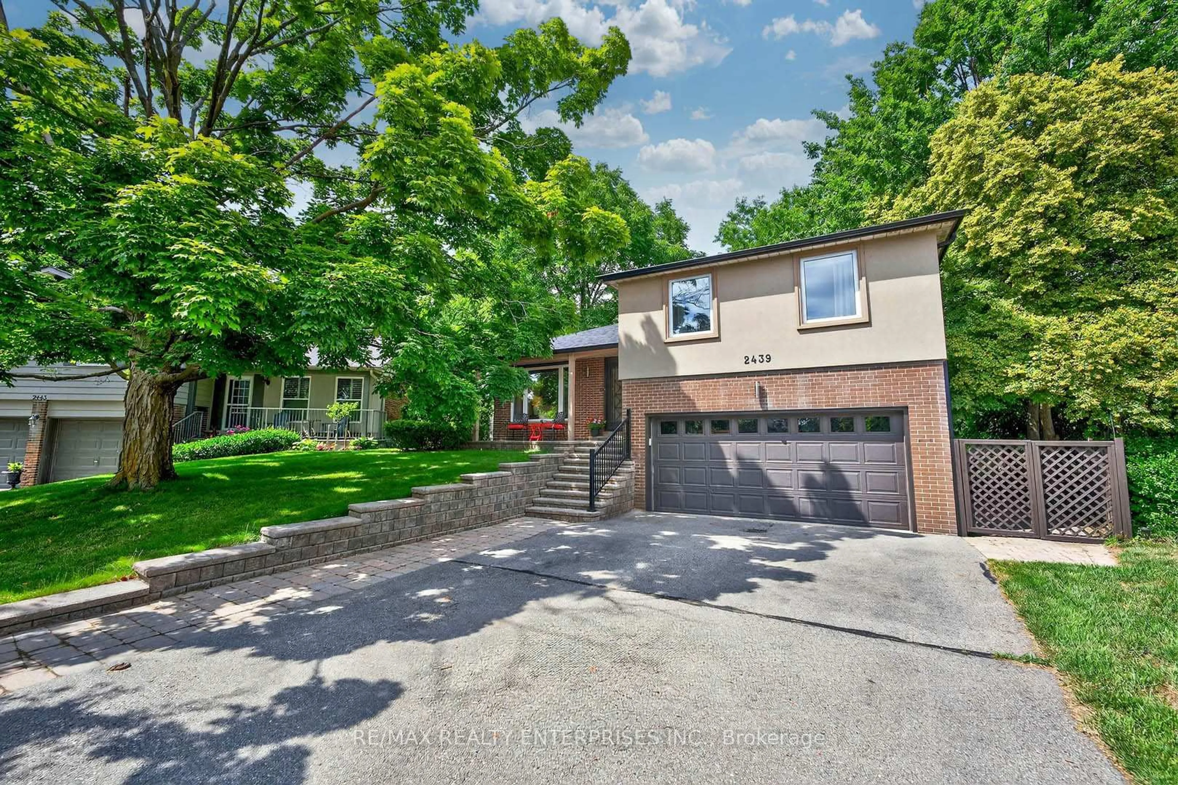 Home with brick exterior material, street for 2439 Arioso Crt, Mississauga Ontario L5K 1X9