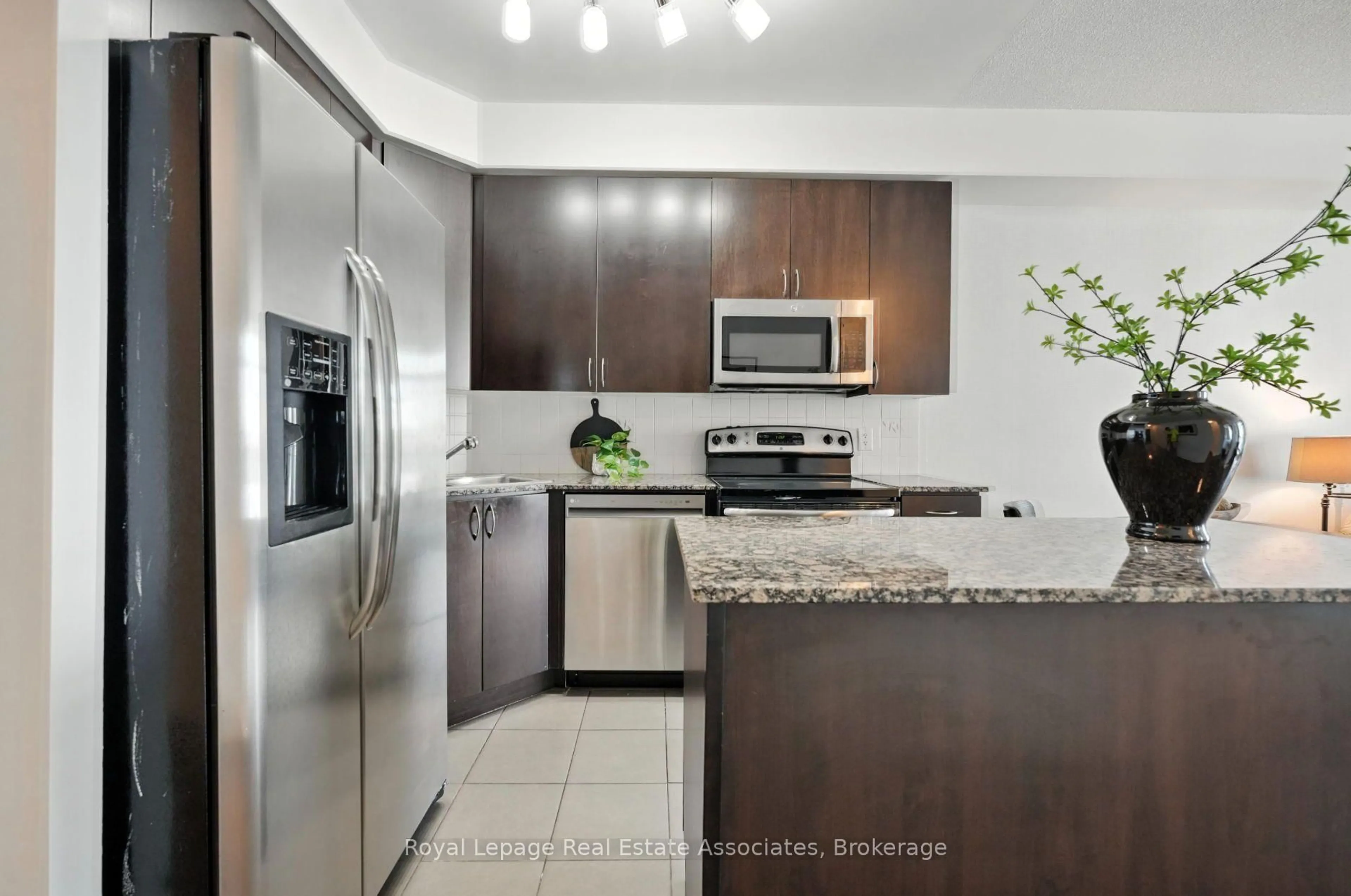 Contemporary kitchen, ceramic/tile floor for 223 Webb Dr #2008, Mississauga Ontario L5B 0E8