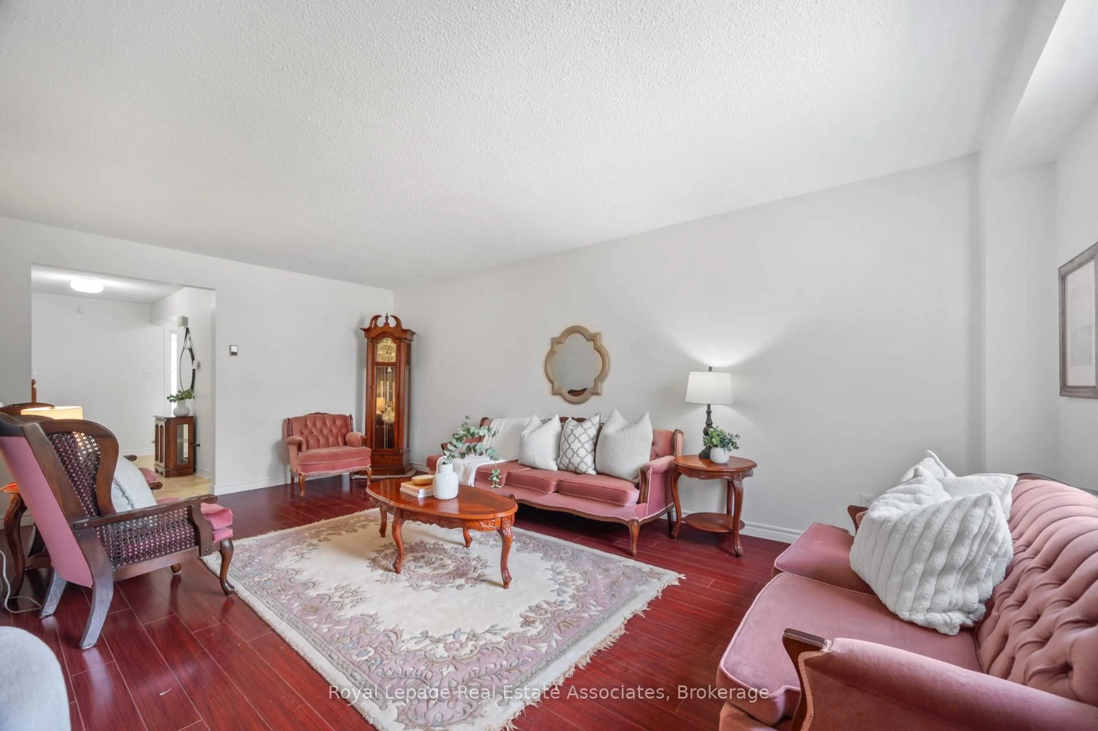 Living room with furniture, unknown for 4207 Elora Dr, Mississauga Ontario L5B 2Y6