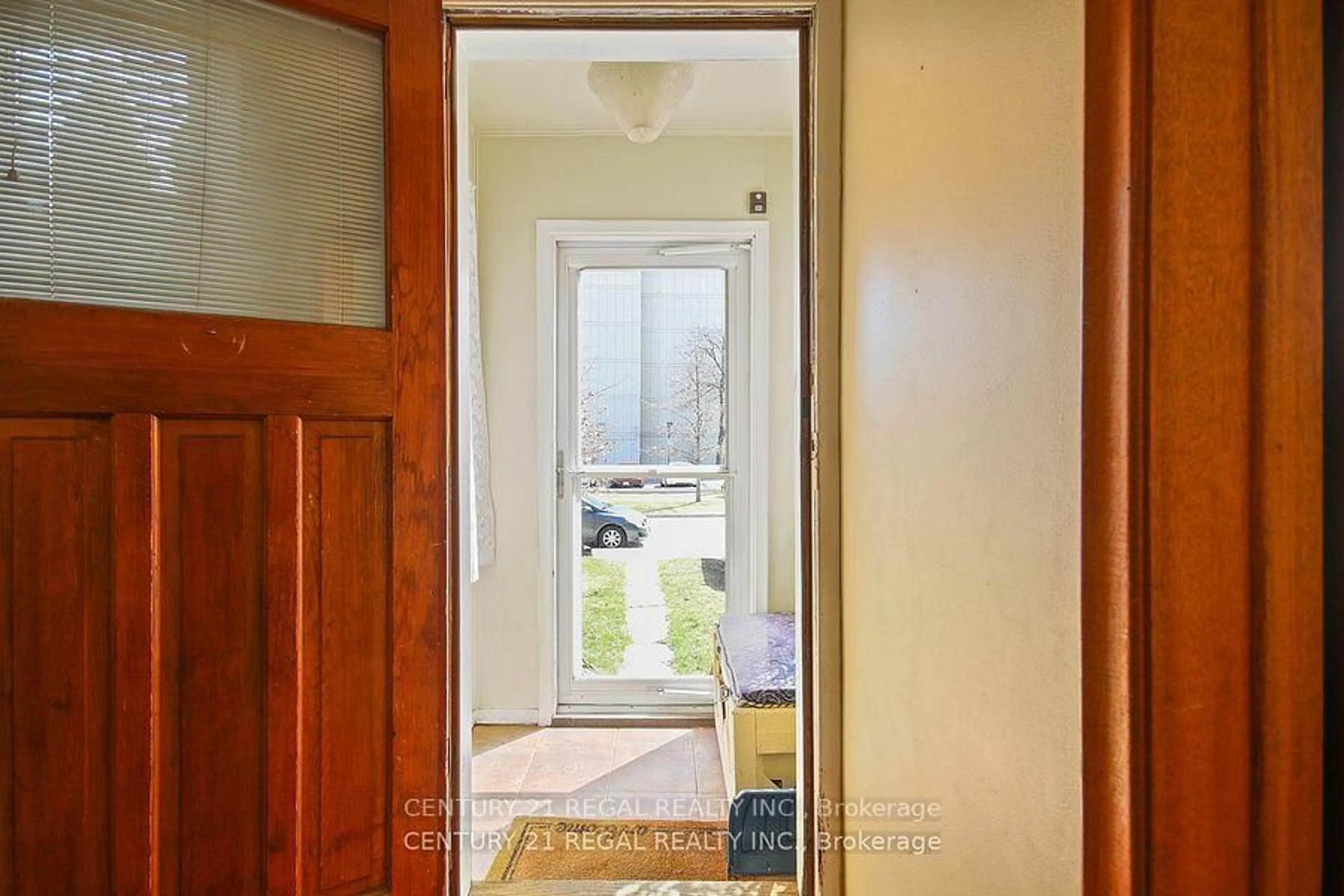 Indoor entryway for 102 Newcastle St, Toronto Ontario M8Z 1C8