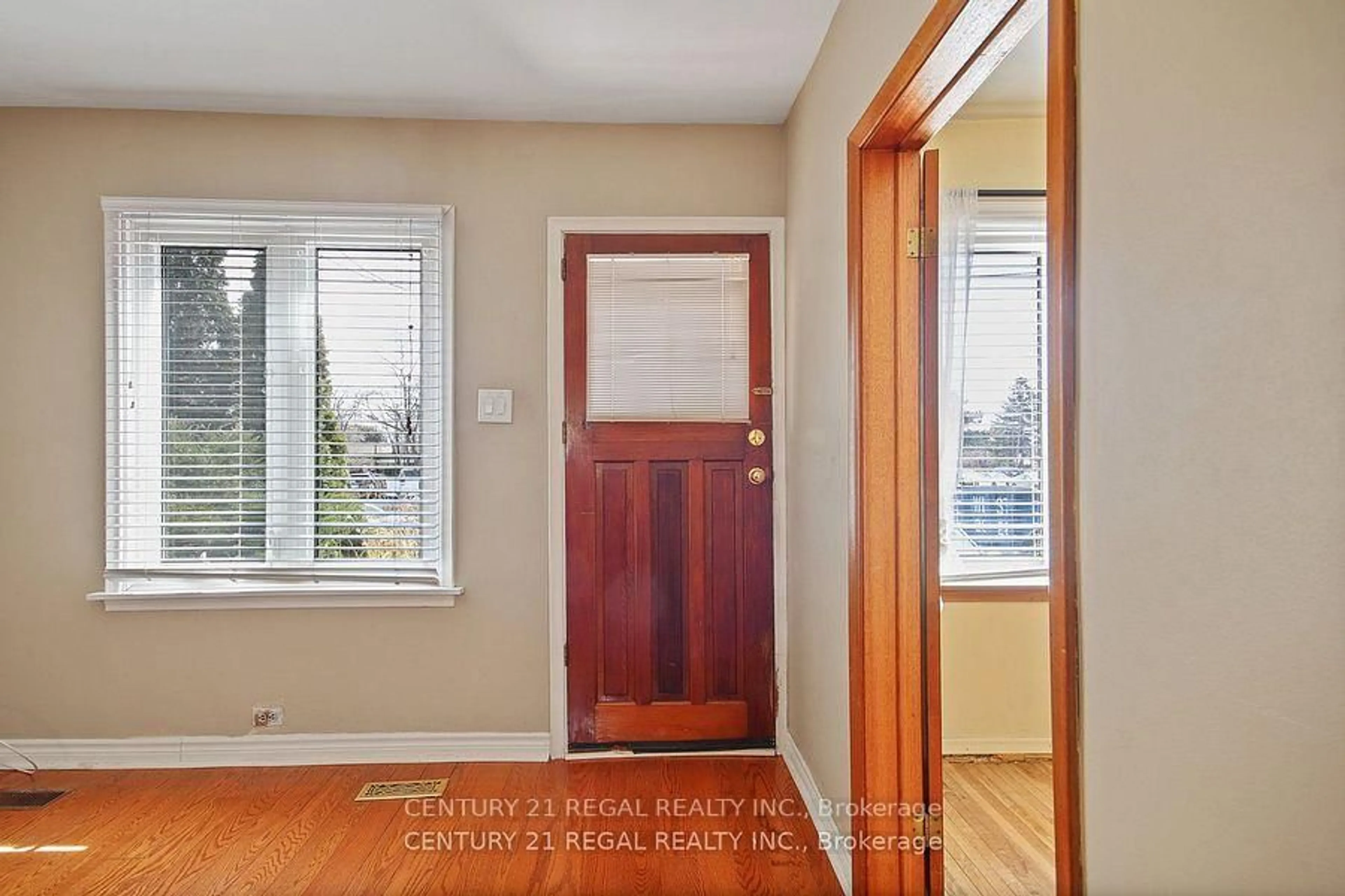 Indoor entryway for 102 Newcastle St, Toronto Ontario M8Z 1C8