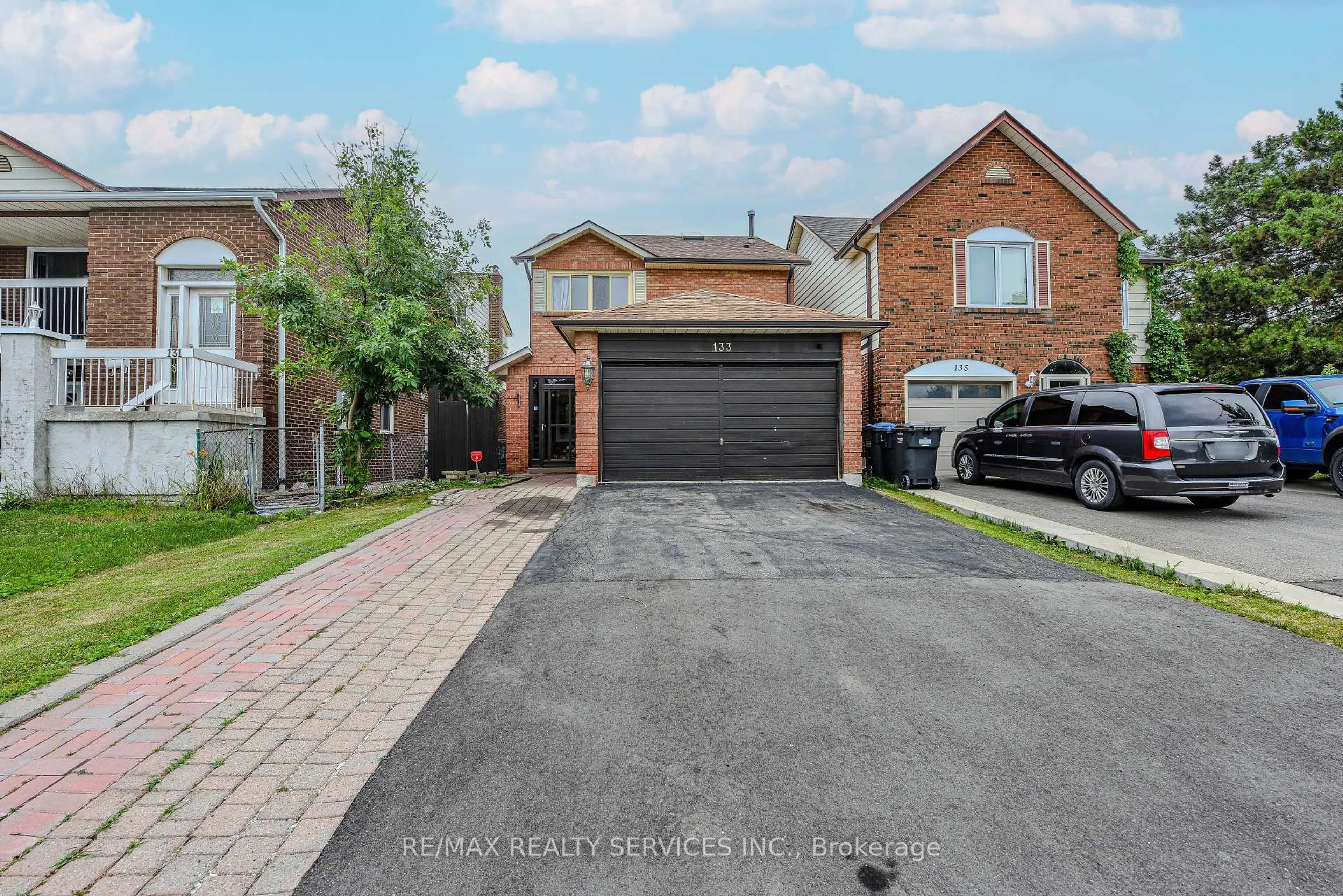 Home with brick exterior material, street for 133 Murray St, Brampton Ontario L6X 2S5