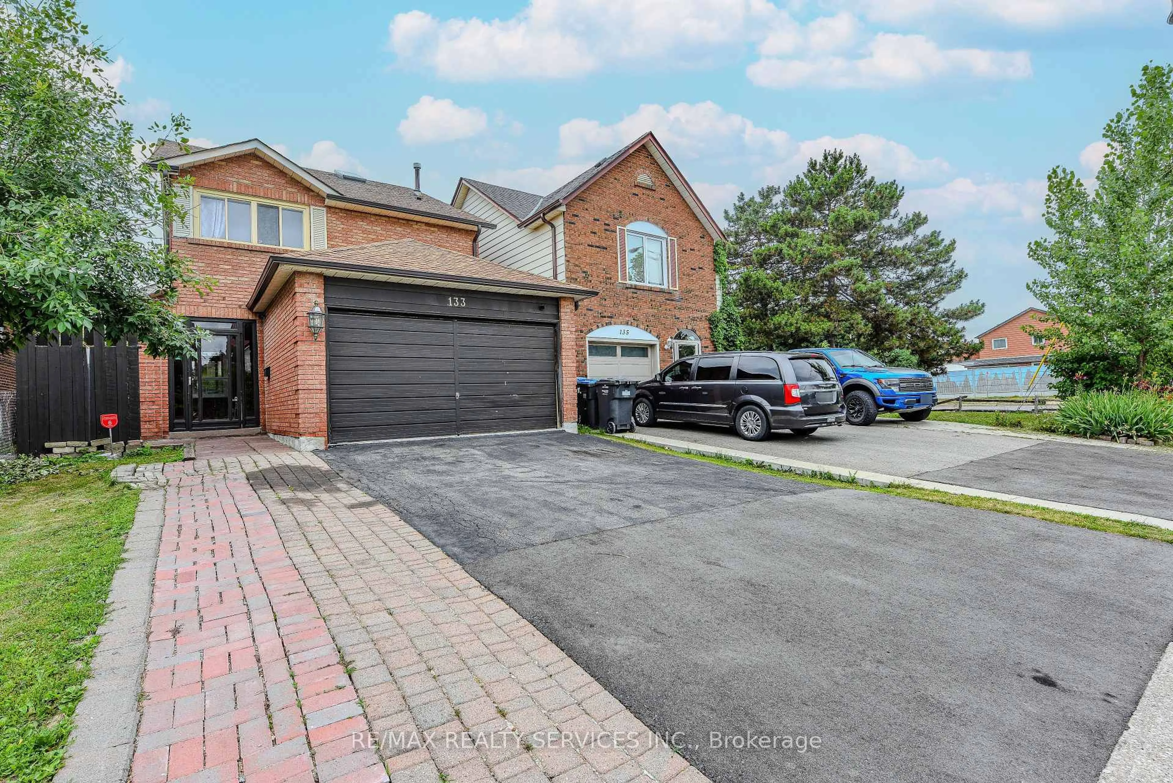 Home with brick exterior material, street for 133 Murray St, Brampton Ontario L6X 2S5