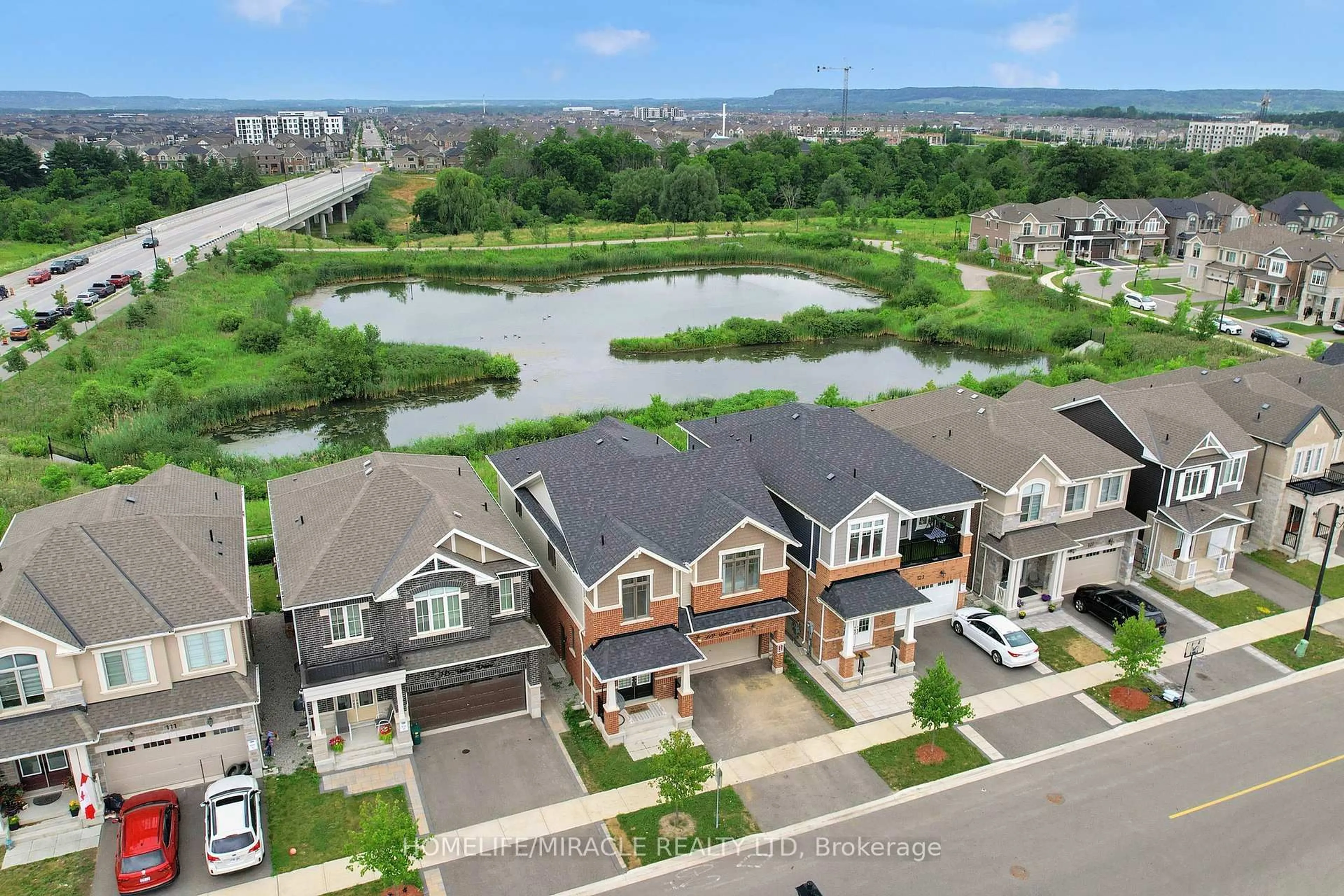A pic from outside/outdoor area/front of a property/back of a property/a pic from drone, water/lake/river/ocean view for 119 Yates Dr, Milton Ontario L9E 1S5