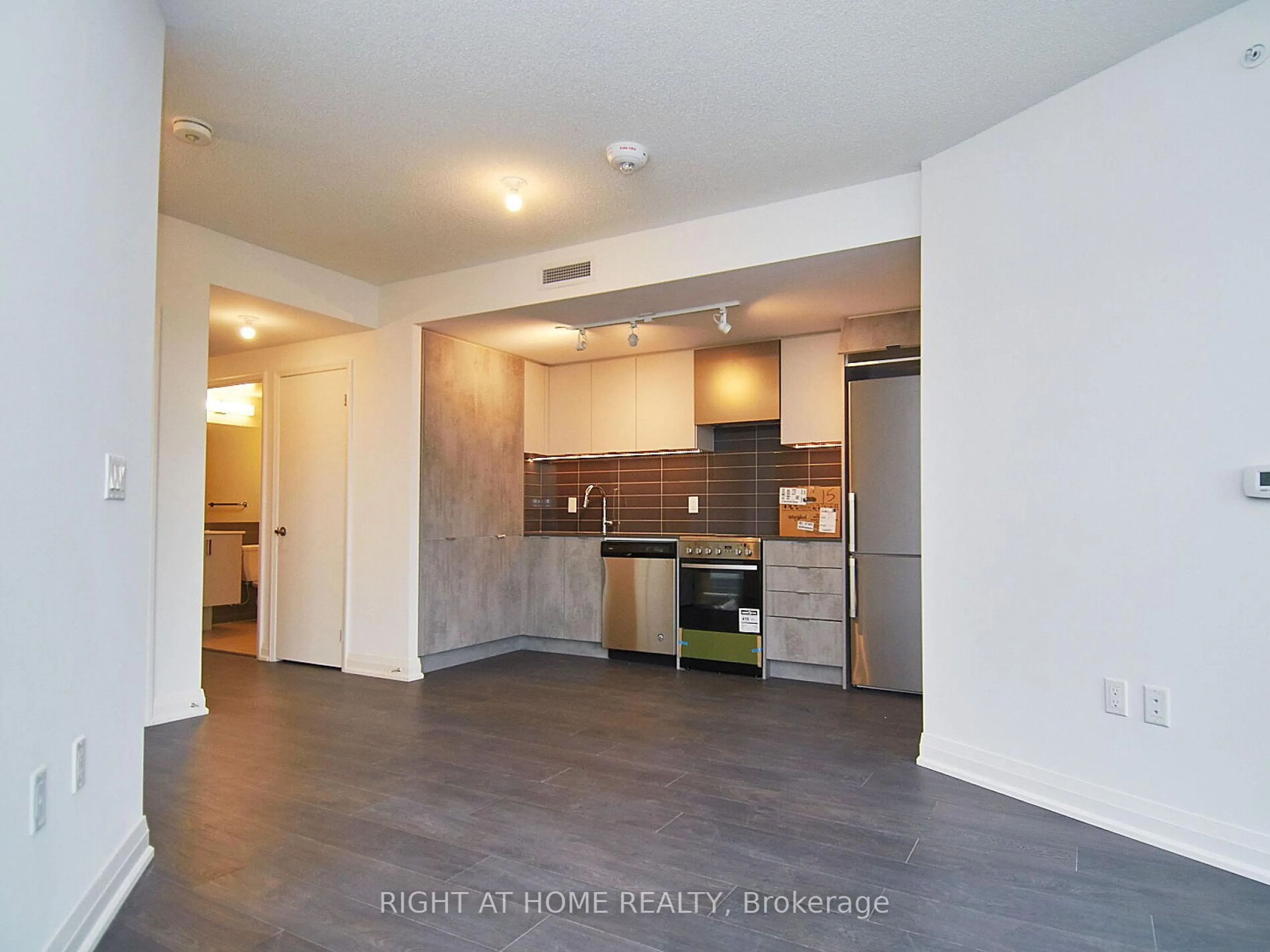 Unknown for 30 gibbs Rd #2207, Toronto Ontario M9B 0E4