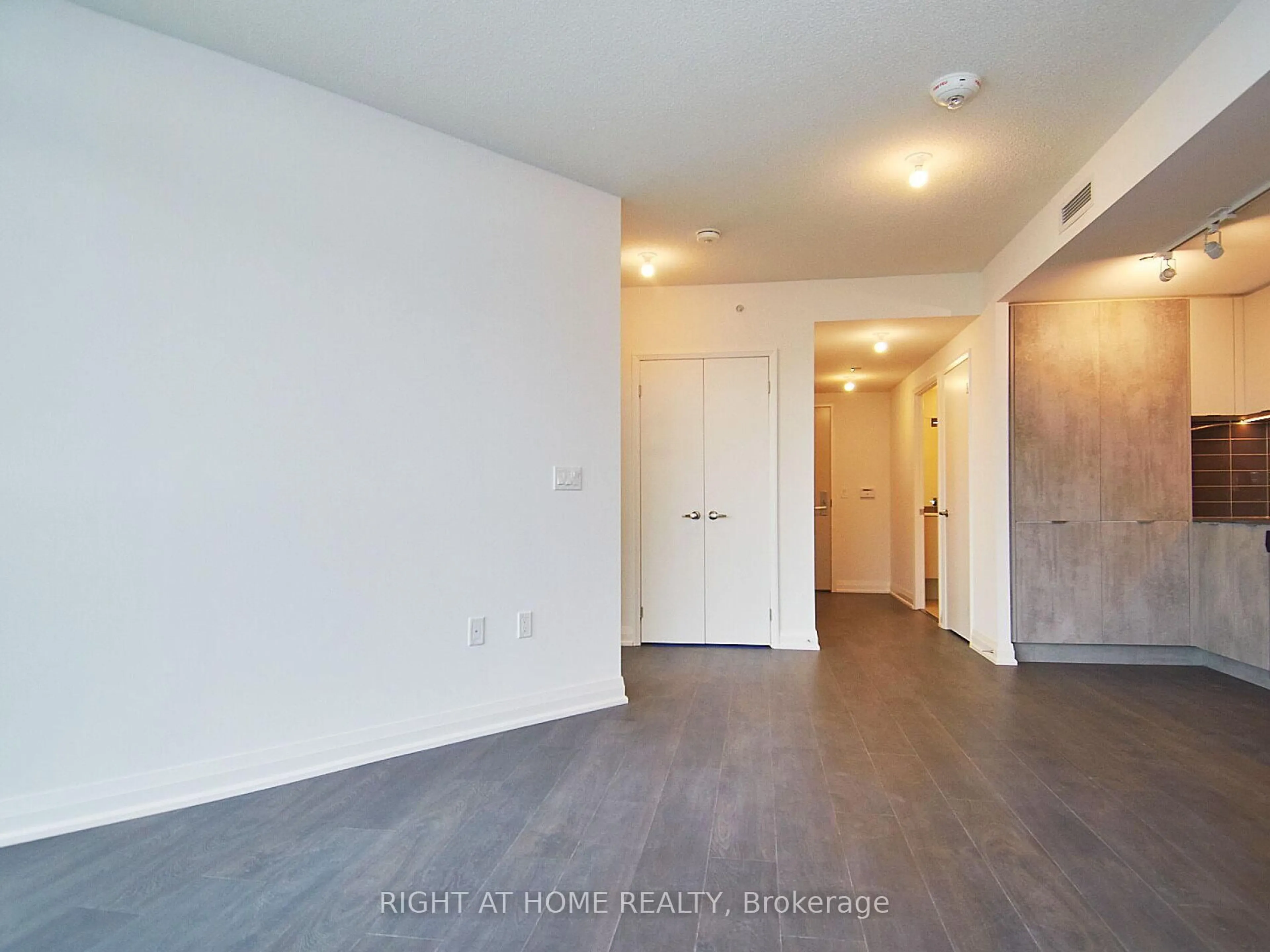 A pic of a room for 30 gibbs Rd #2207, Toronto Ontario M9B 0E4