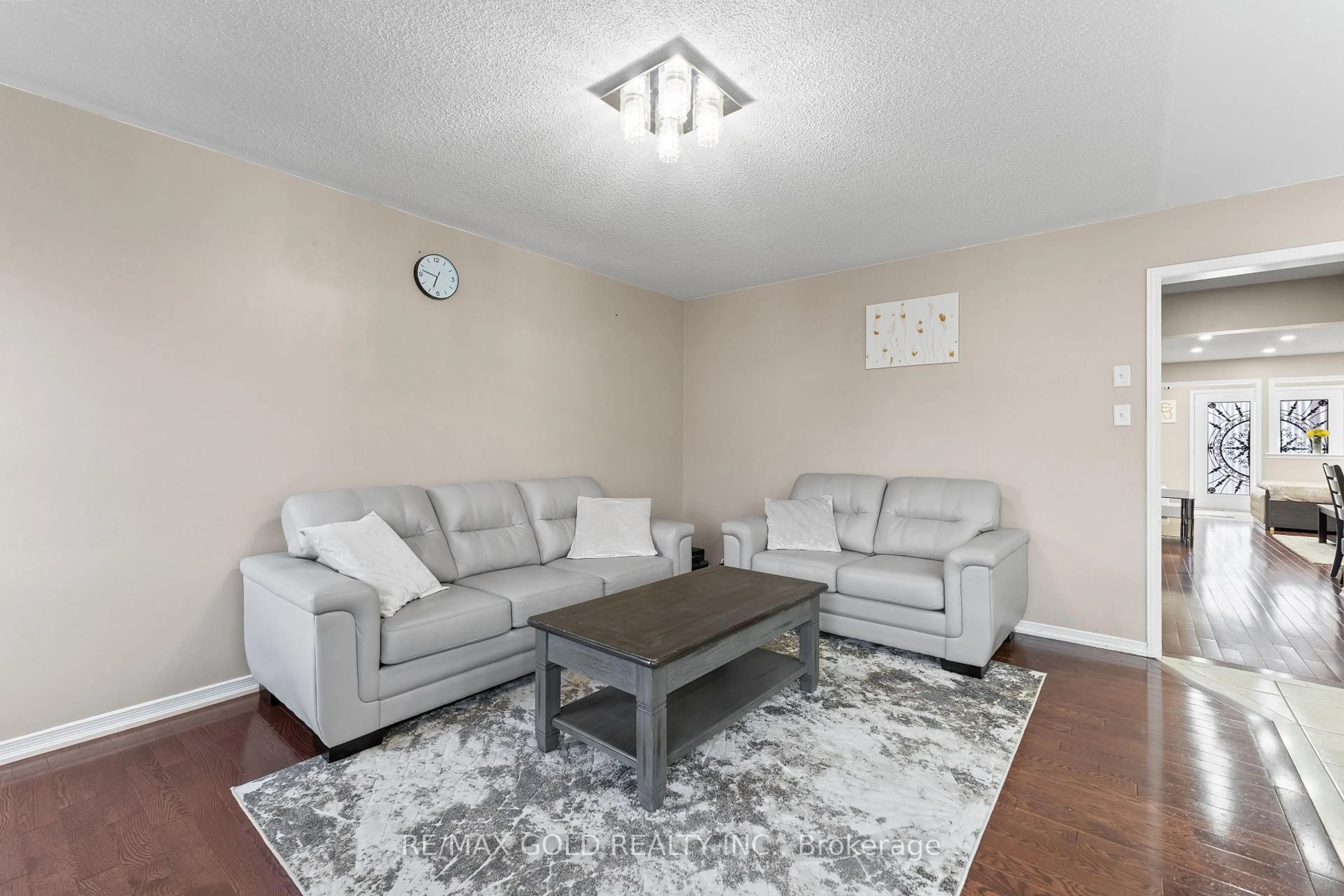 Living room with furniture, unknown for 72 Newington Cres, Brampton Ontario L6P 3G1