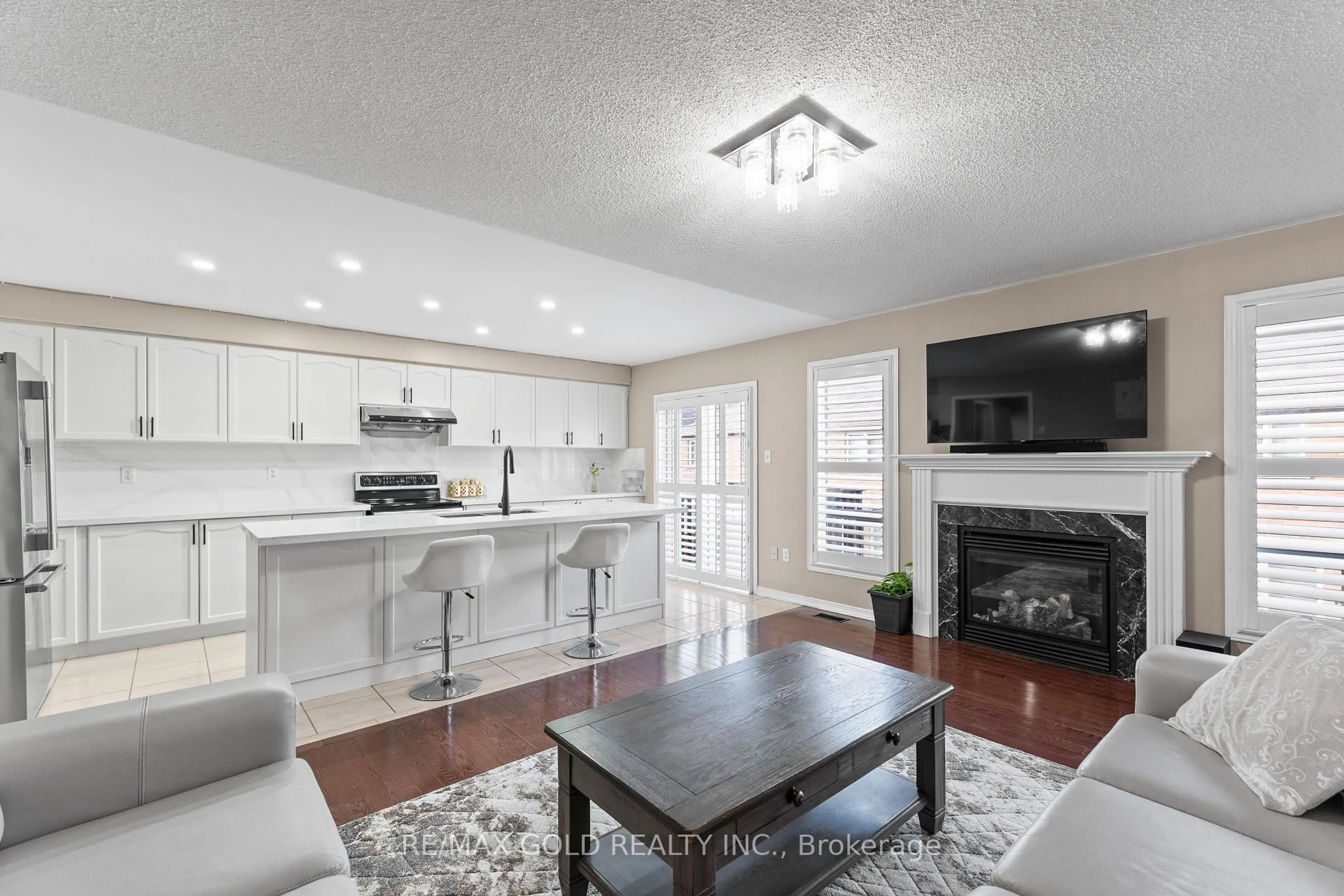 Open concept kitchen, unknown for 72 Newington Cres, Brampton Ontario L6P 3G1