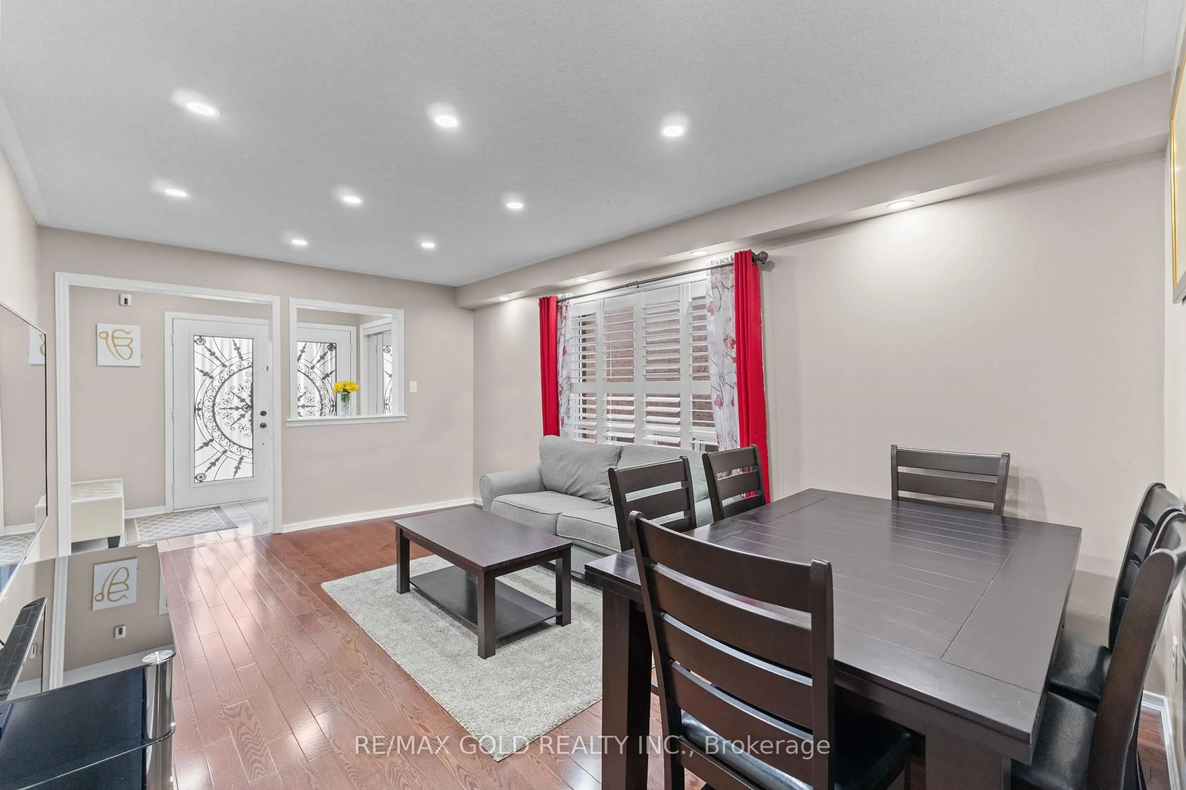 Dining room, wood/laminate floor for 72 Newington Cres, Brampton Ontario L6P 3G1