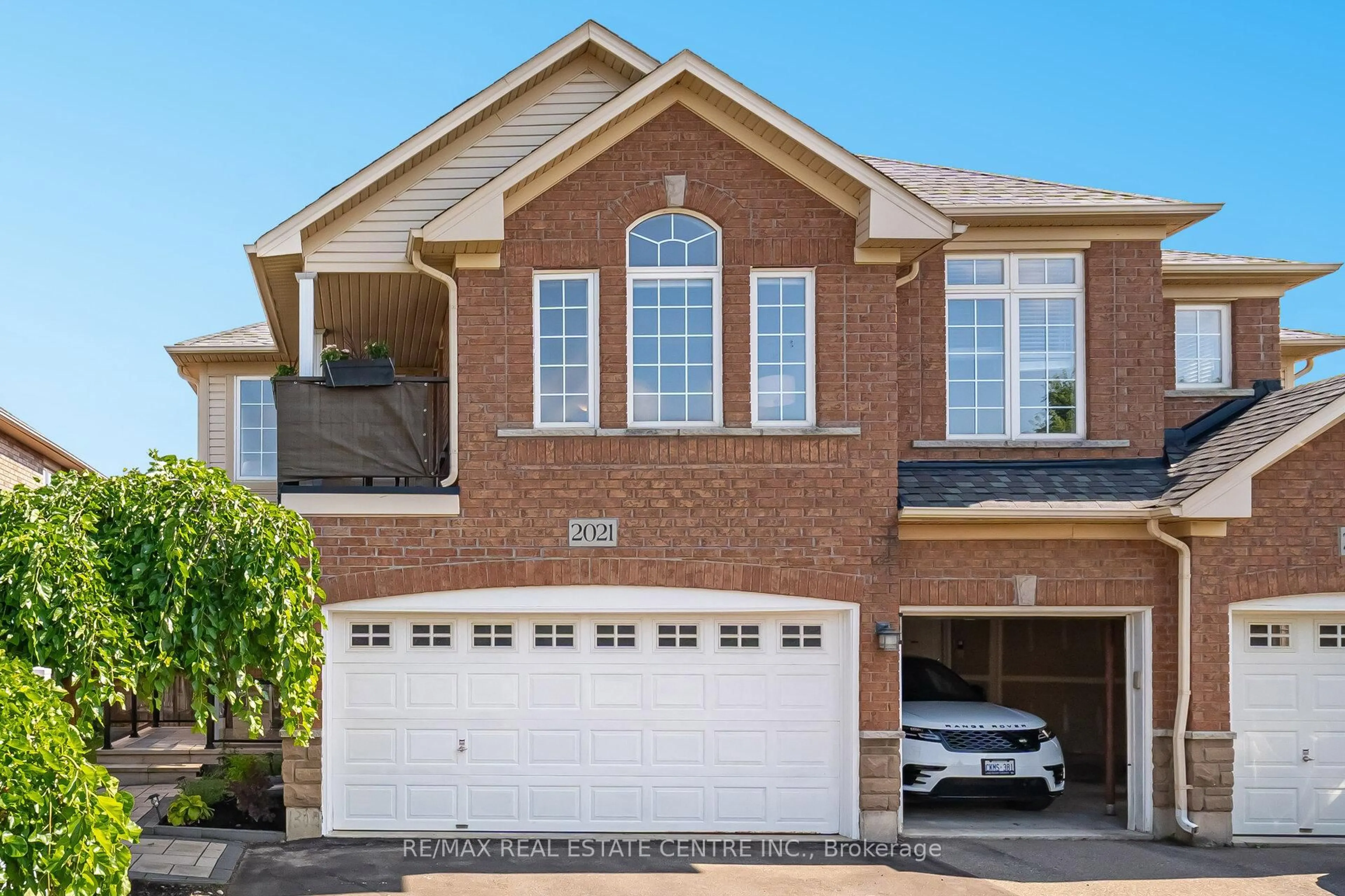 Home with brick exterior material, street for 2021 Redstone Cres, Oakville Ontario L6M 5B2