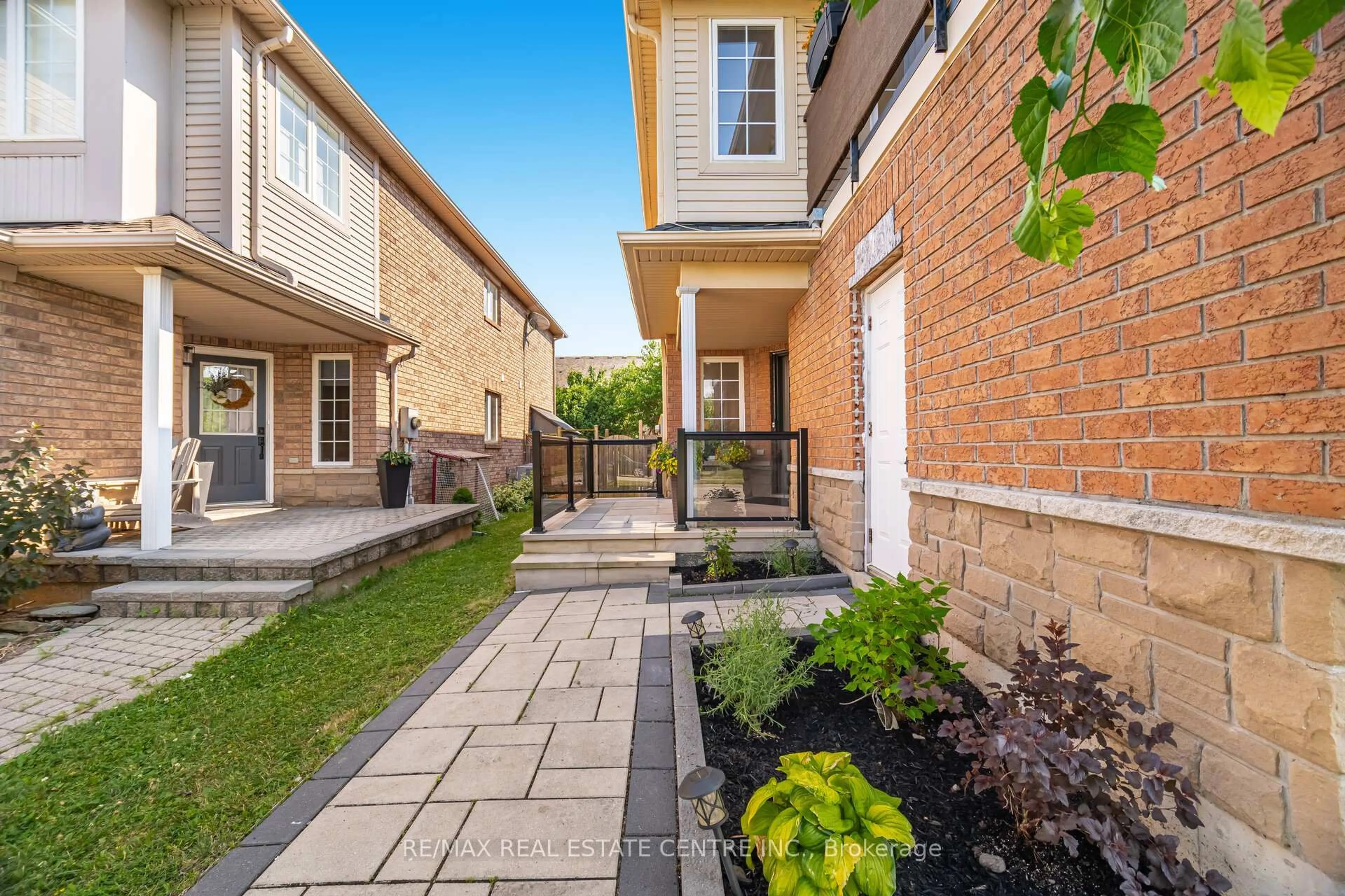Home with brick exterior material, street for 2021 Redstone Cres, Oakville Ontario L6M 5B2