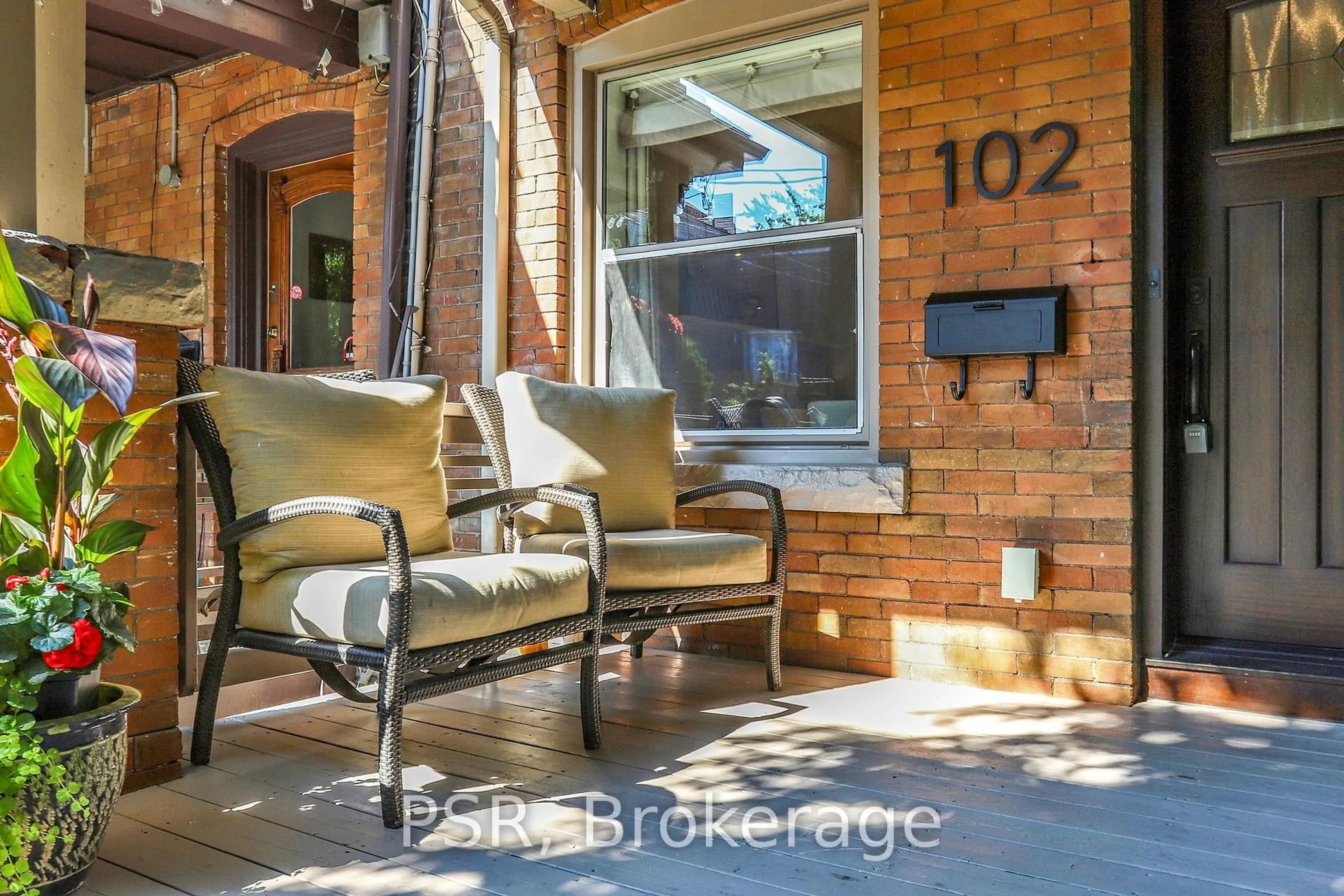 Patio, street for 102 Glendale Ave, Toronto Ontario M6R 2T2