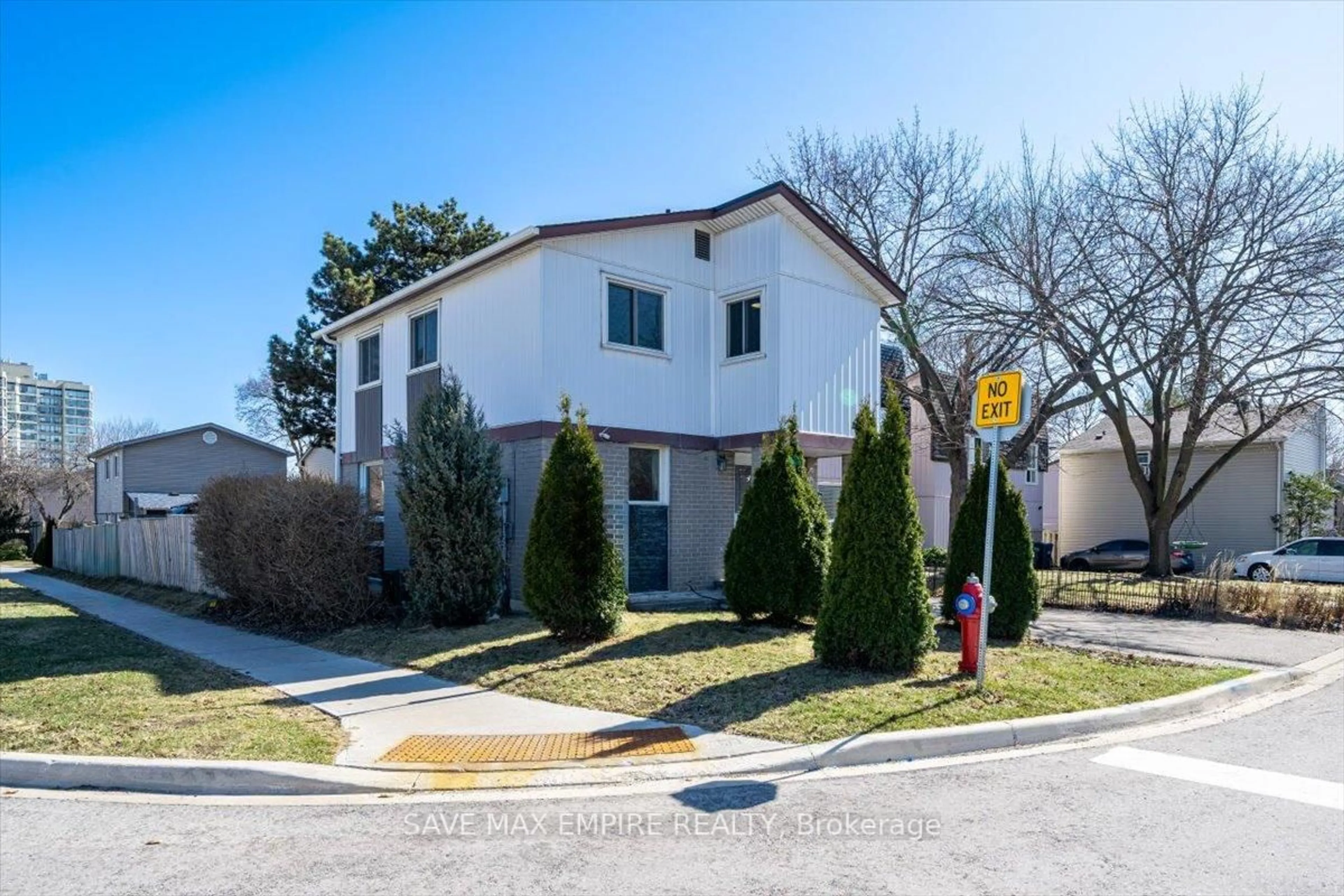 Unknown for 18 Hasting Sq, Brampton Ontario L6S 2N8