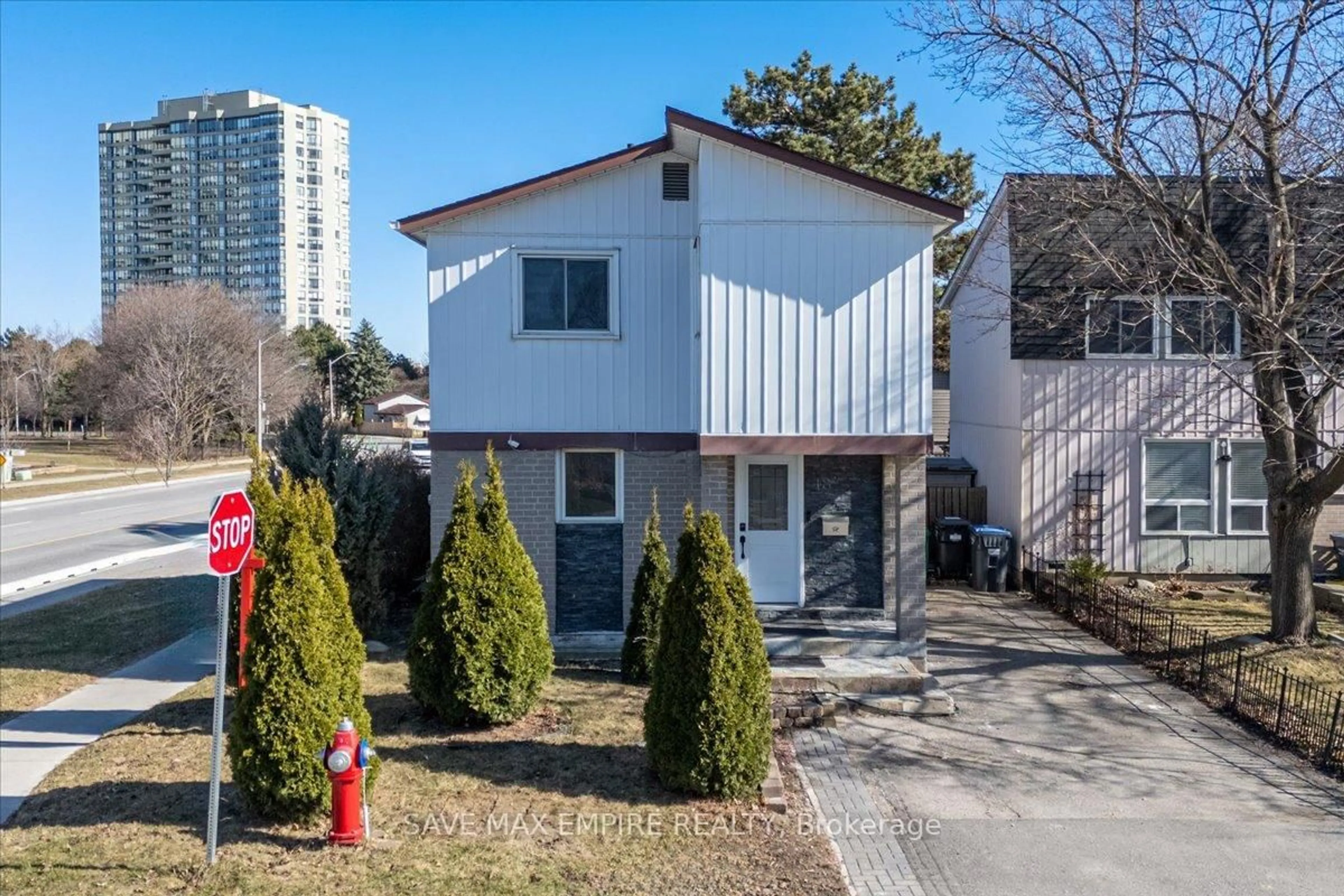 Unknown for 18 Hasting Sq, Brampton Ontario L6S 2N8