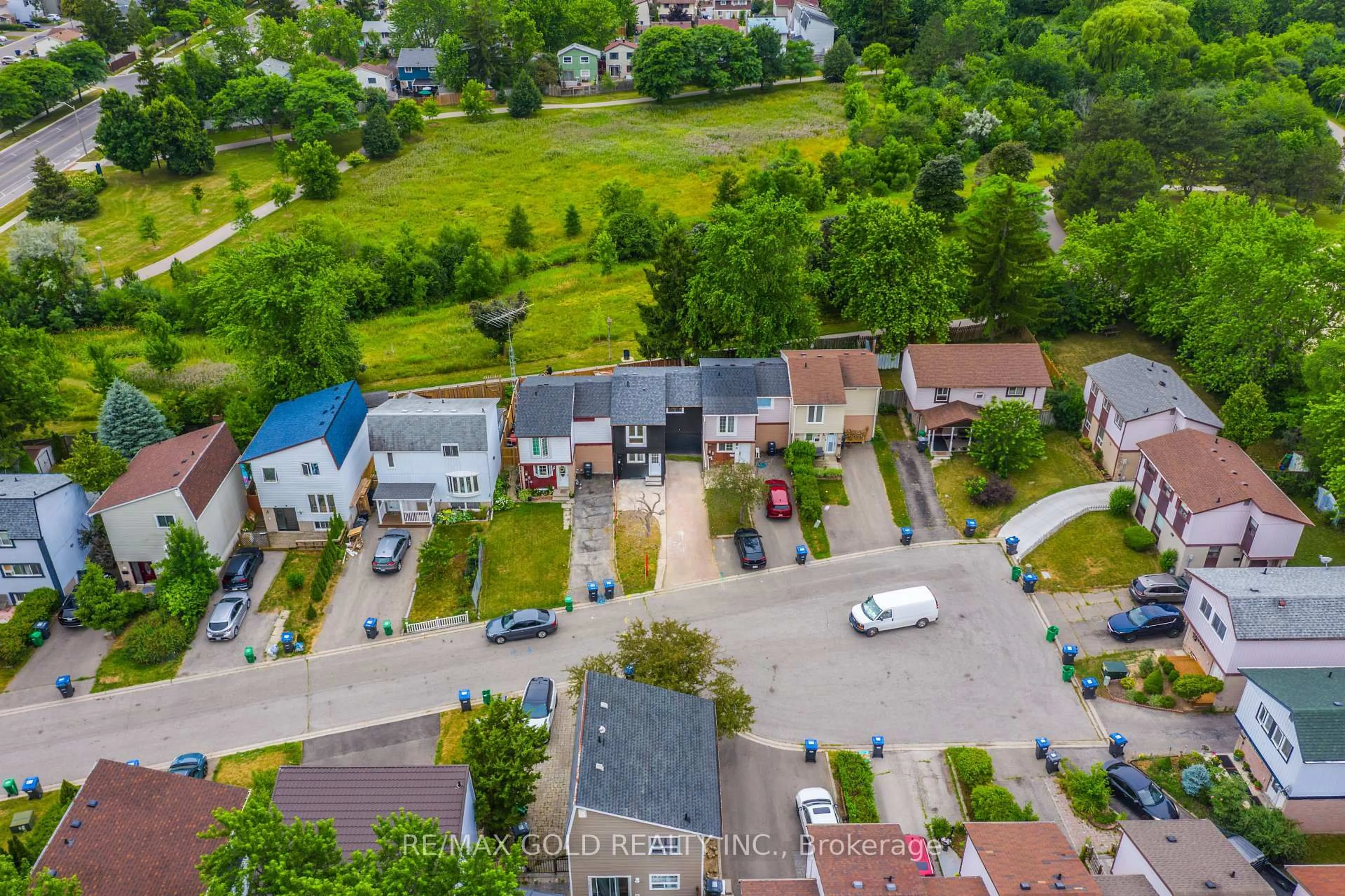 A pic from outside/outdoor area/front of a property/back of a property/a pic from drone, street for 9 Hallcrown Crt, Brampton Ontario L6S 2A7