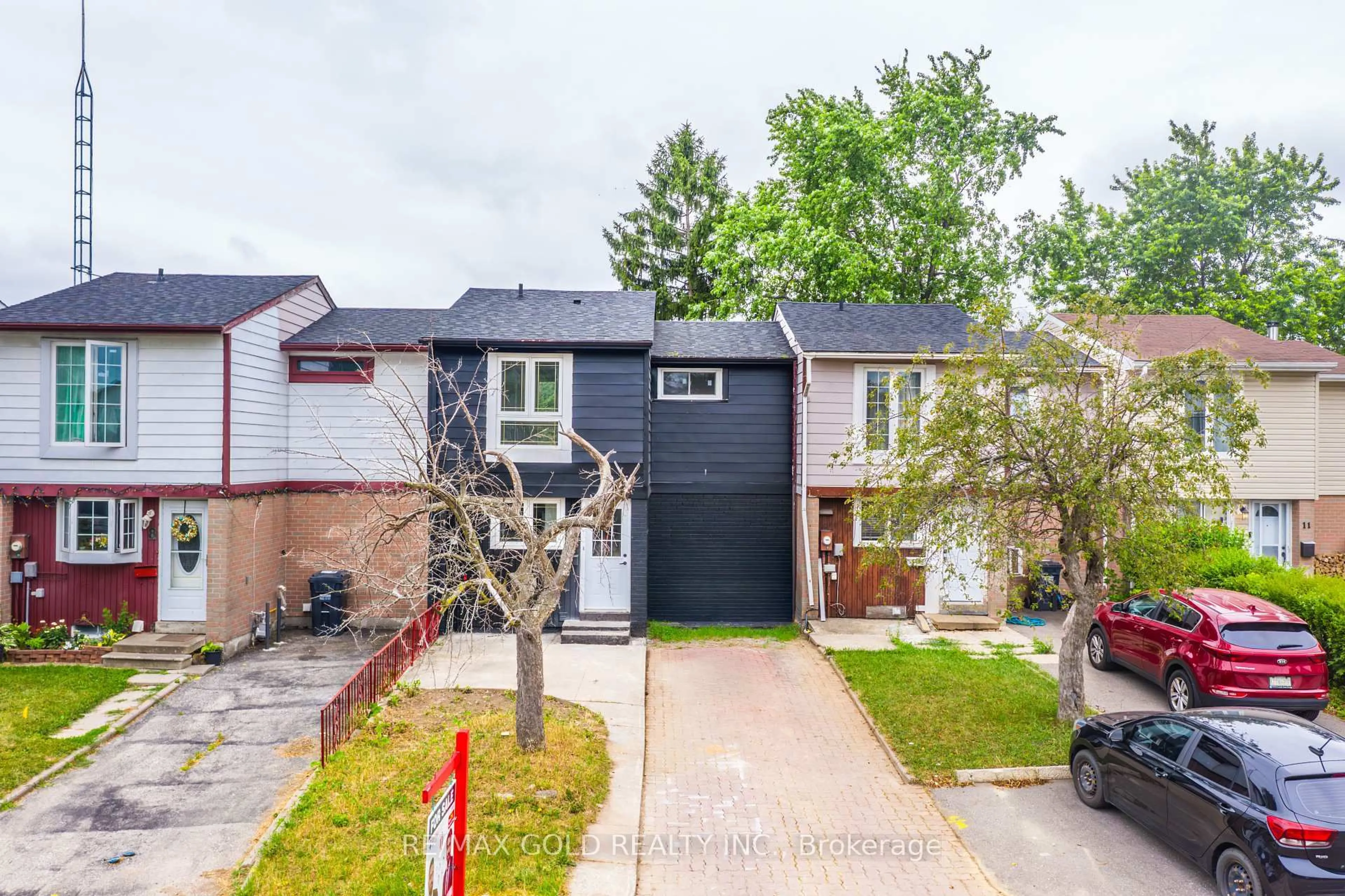 Home with brick exterior material, street for 9 Hallcrown Crt, Brampton Ontario L6S 2A7