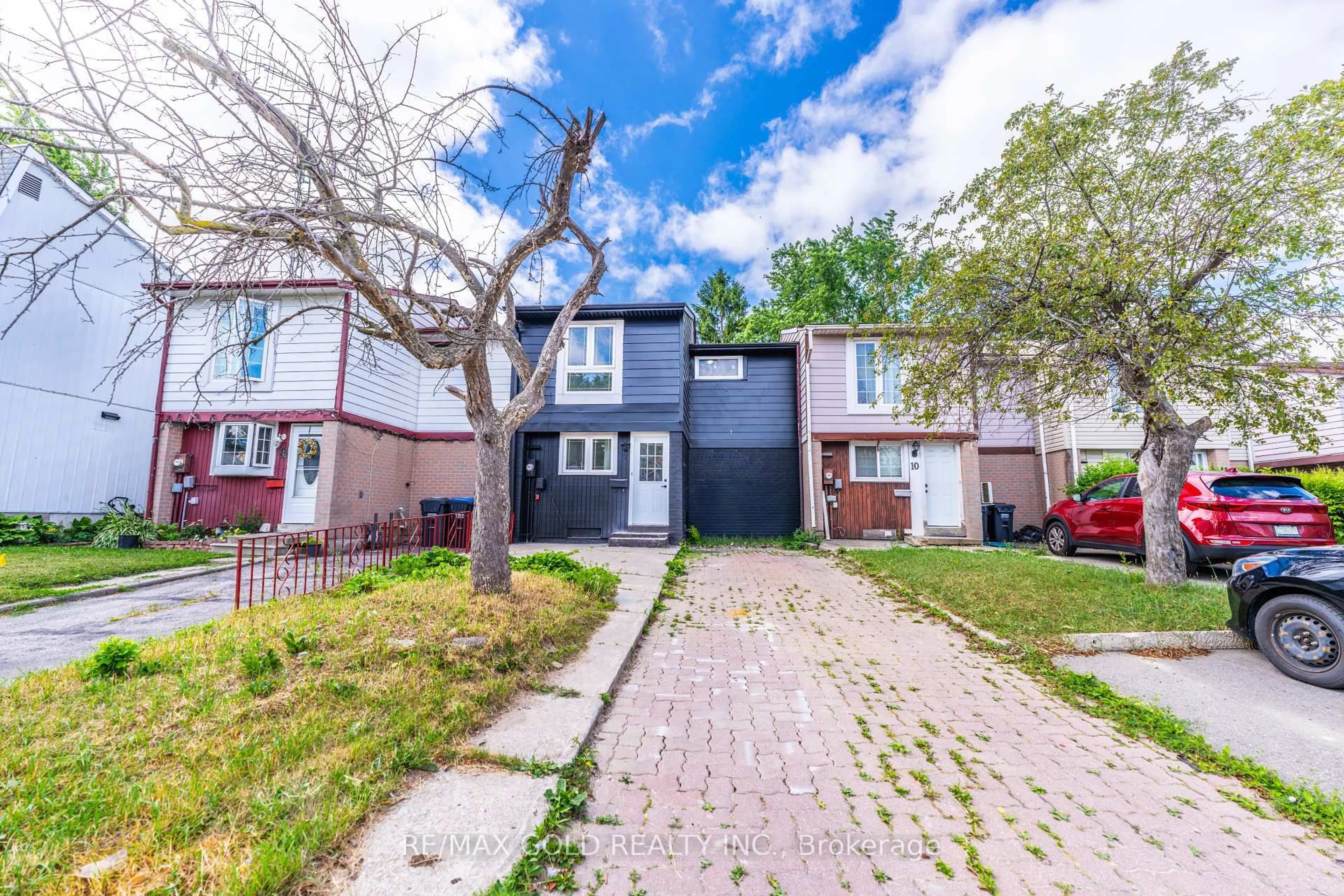 Unknown for 9 Hallcrown Crt, Brampton Ontario L6S 2A7