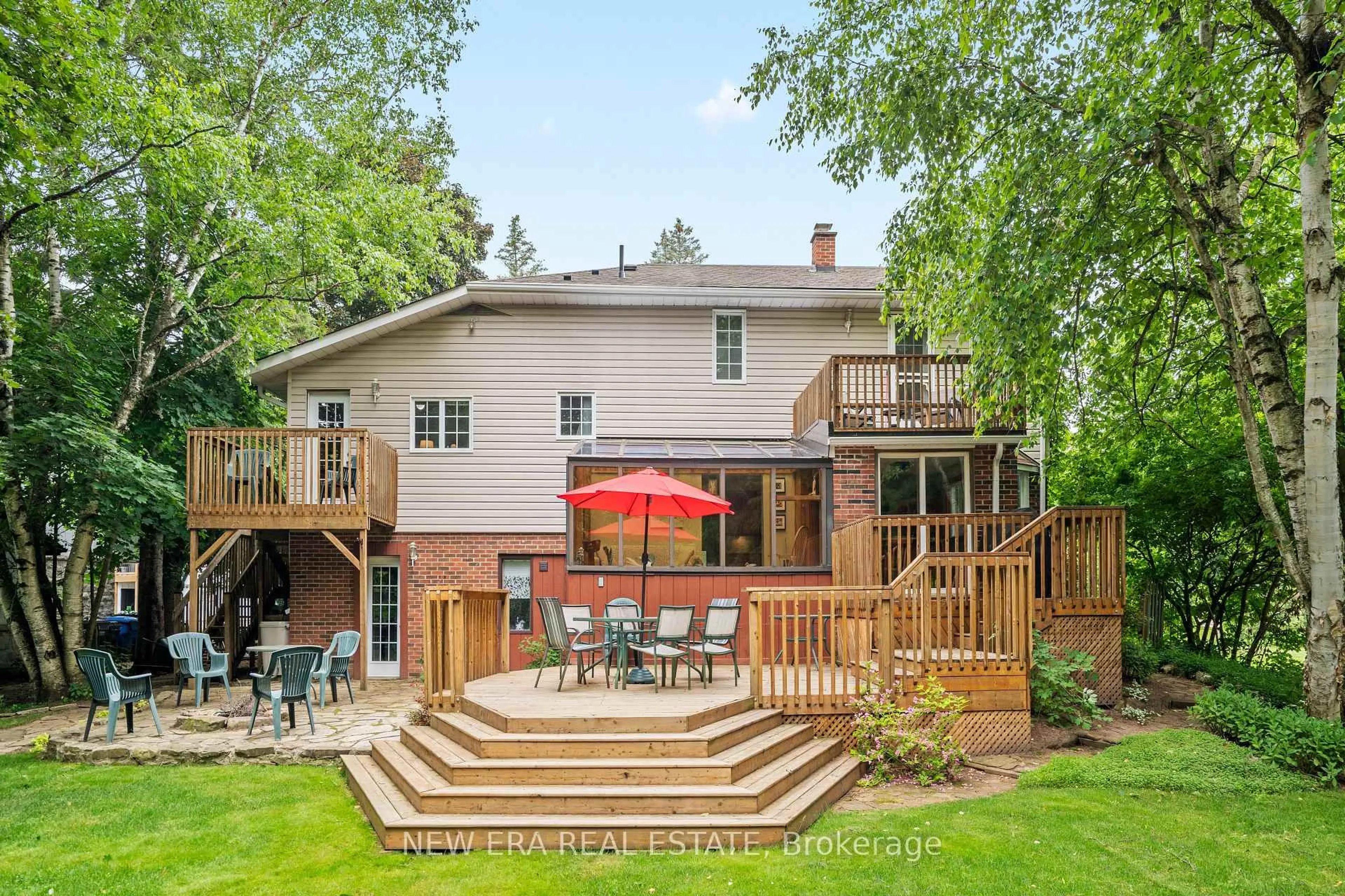 Patio, unknown for 49 Credit Rd, Caledon Ontario L7C 3J3