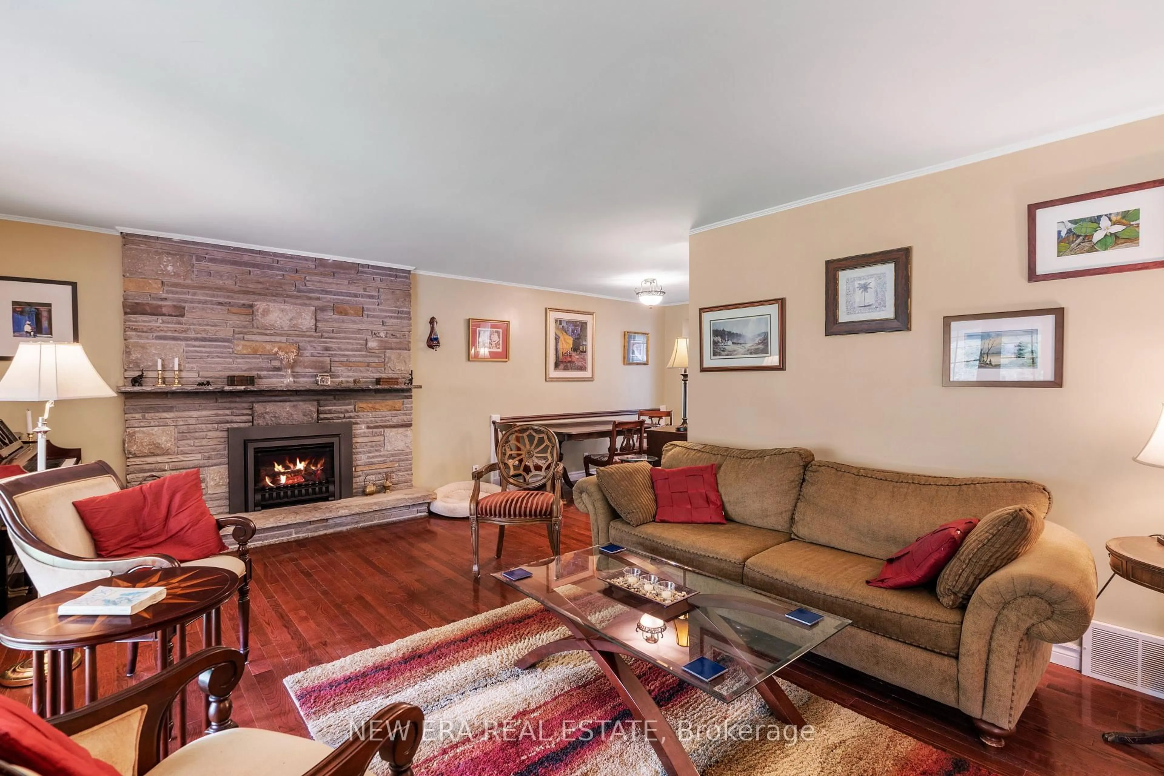 Living room with furniture, wood/laminate floor for 49 Credit Rd, Caledon Ontario L7C 3J3