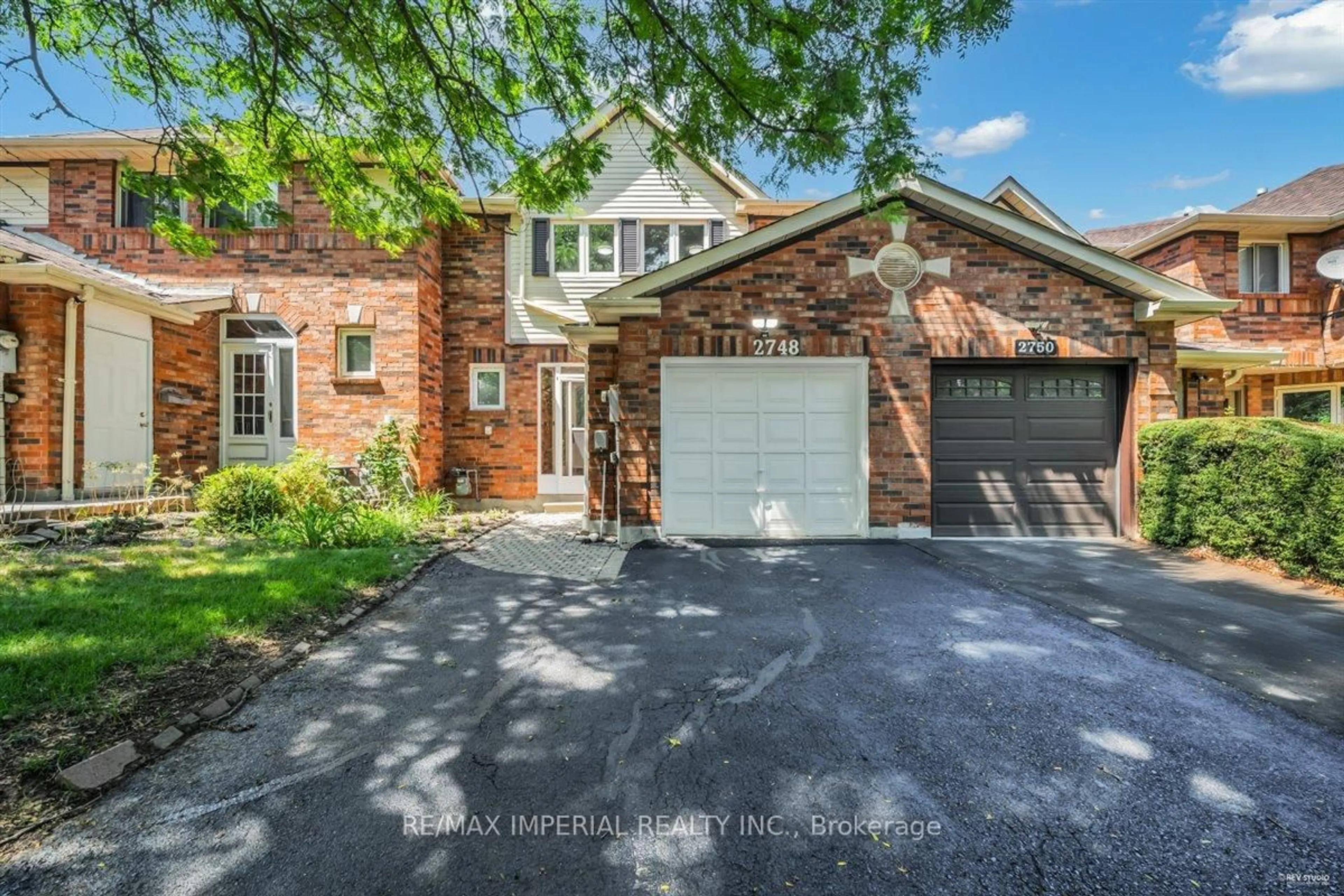 Home with brick exterior material, street for 2748 Lindholm Cres, Mississauga Ontario L5M 4S4