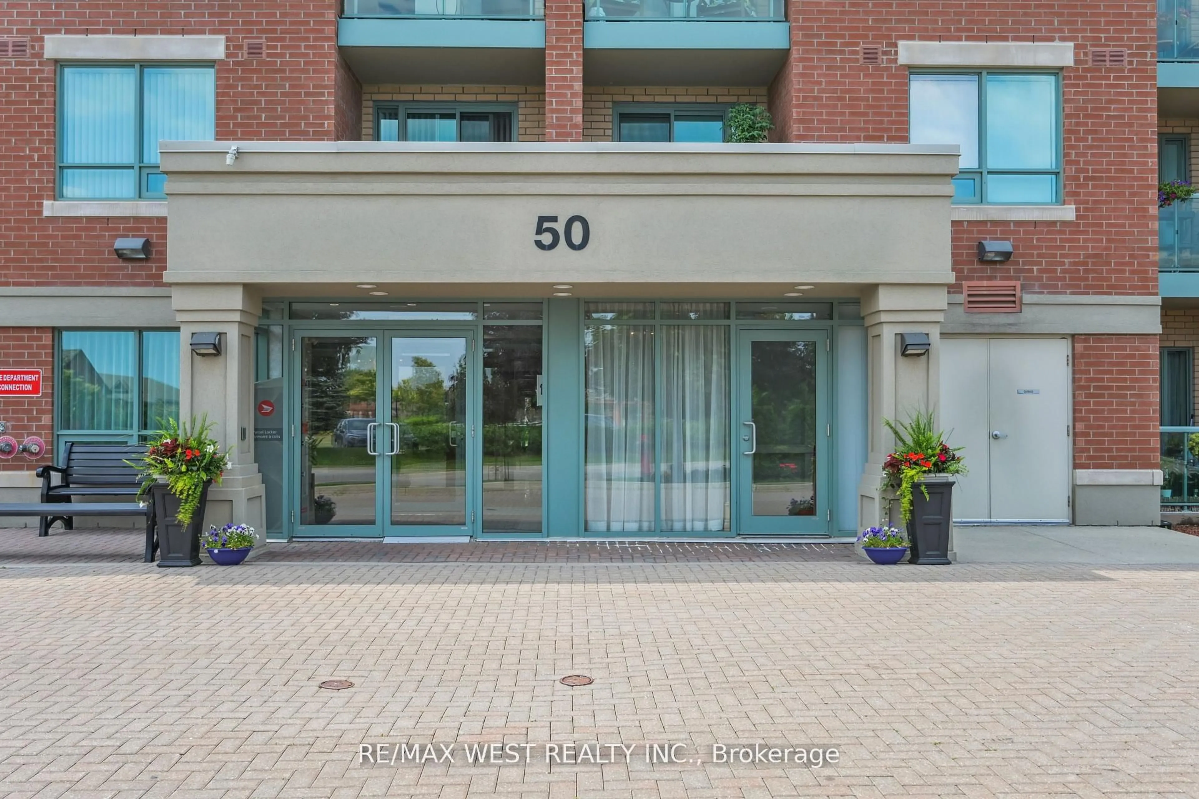 Indoor foyer for 50 Via Rosedale #117, Brampton Ontario L6R 3Z7