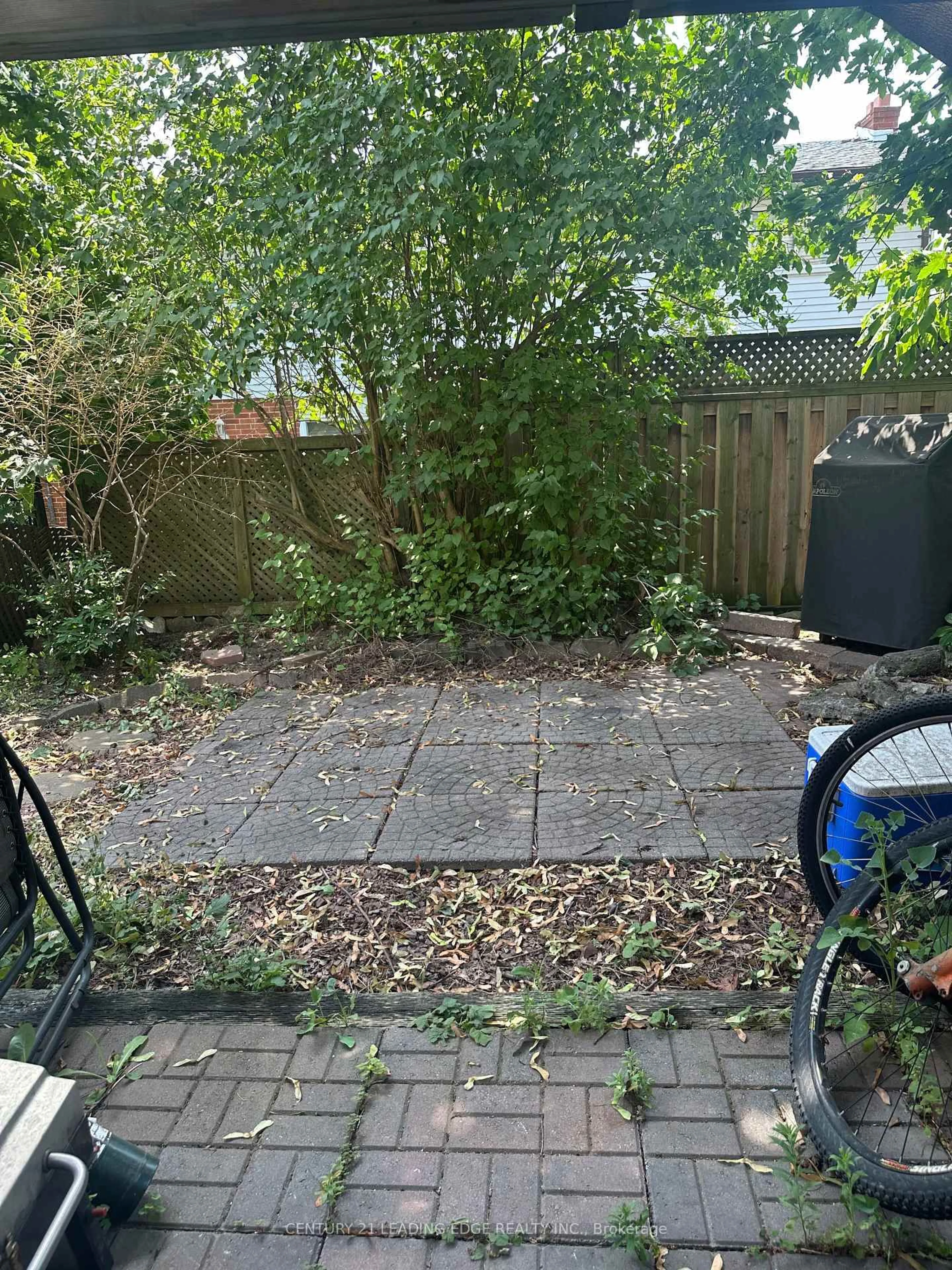 Patio, street for 4 Chambers Crt, Brampton Ontario L6Z 1J1