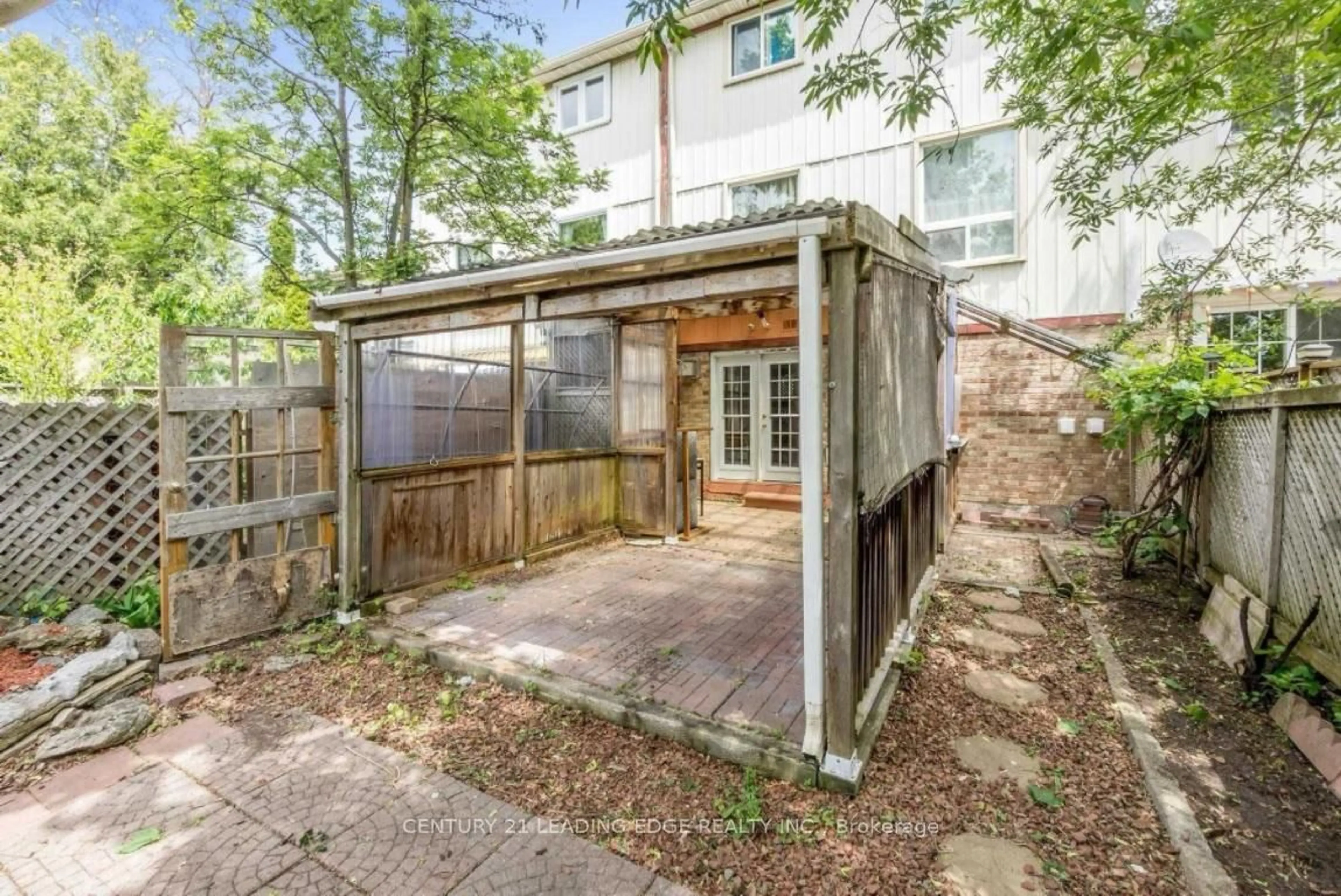 Patio, street for 4 Chambers Crt, Brampton Ontario L6Z 1J1