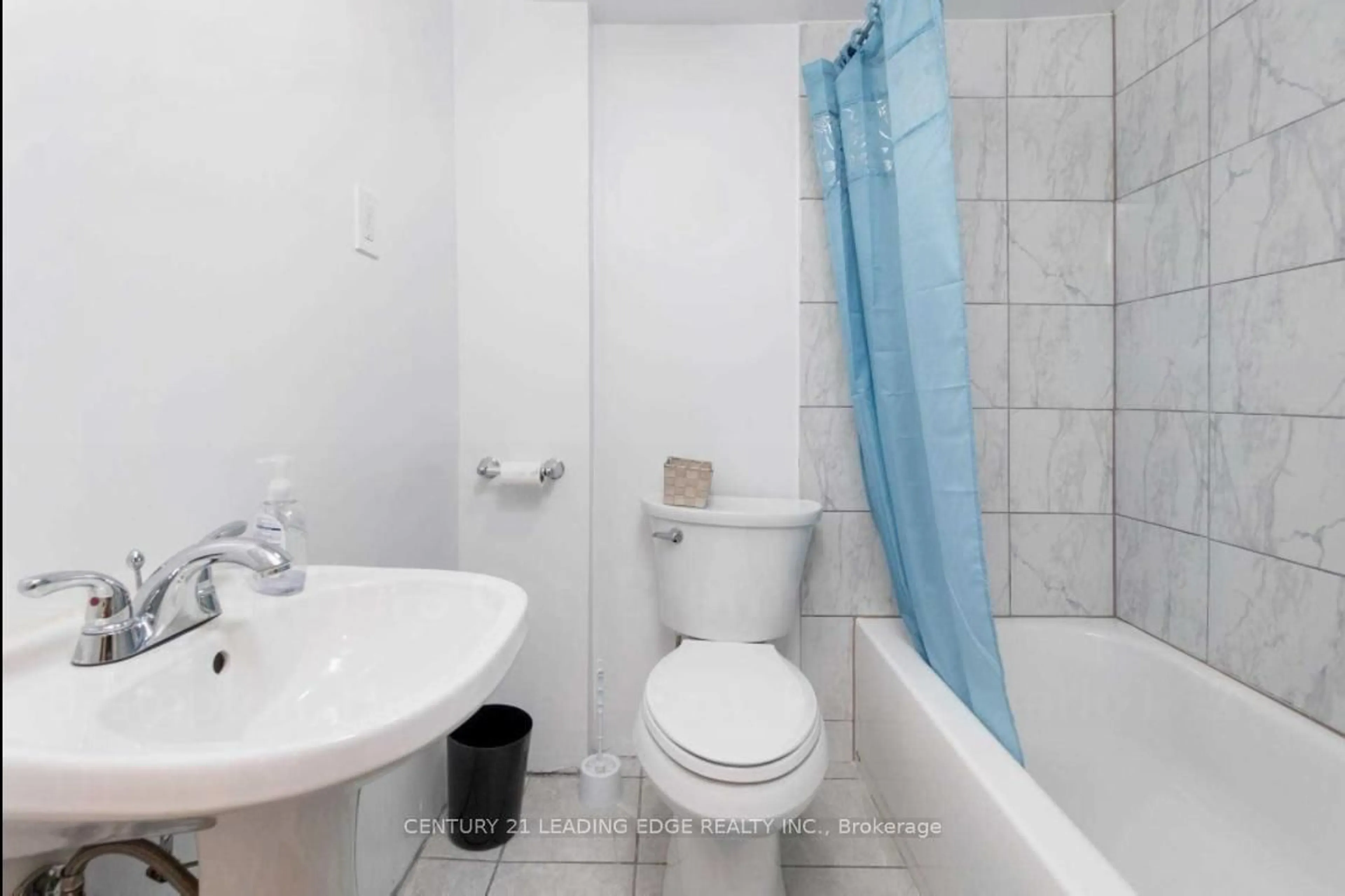 Standard bathroom, unknown for 4 Chambers Crt, Brampton Ontario L6Z 1J1