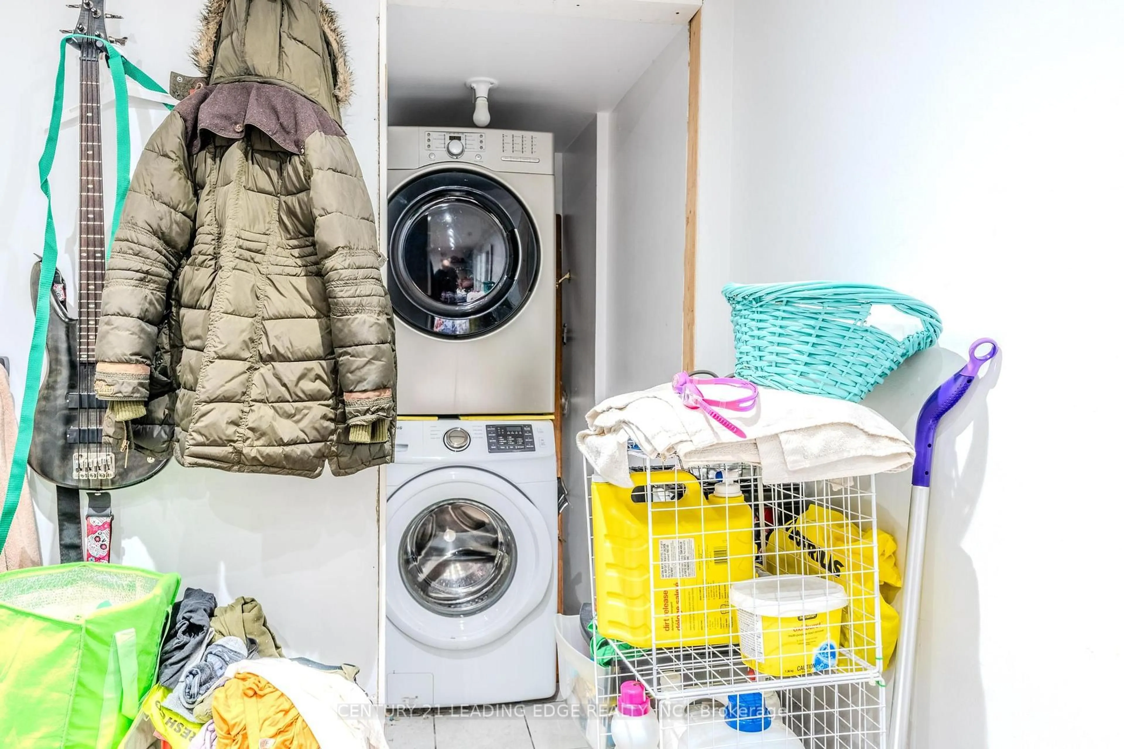 Laundry room for 4 Chambers Crt, Brampton Ontario L6Z 1J1