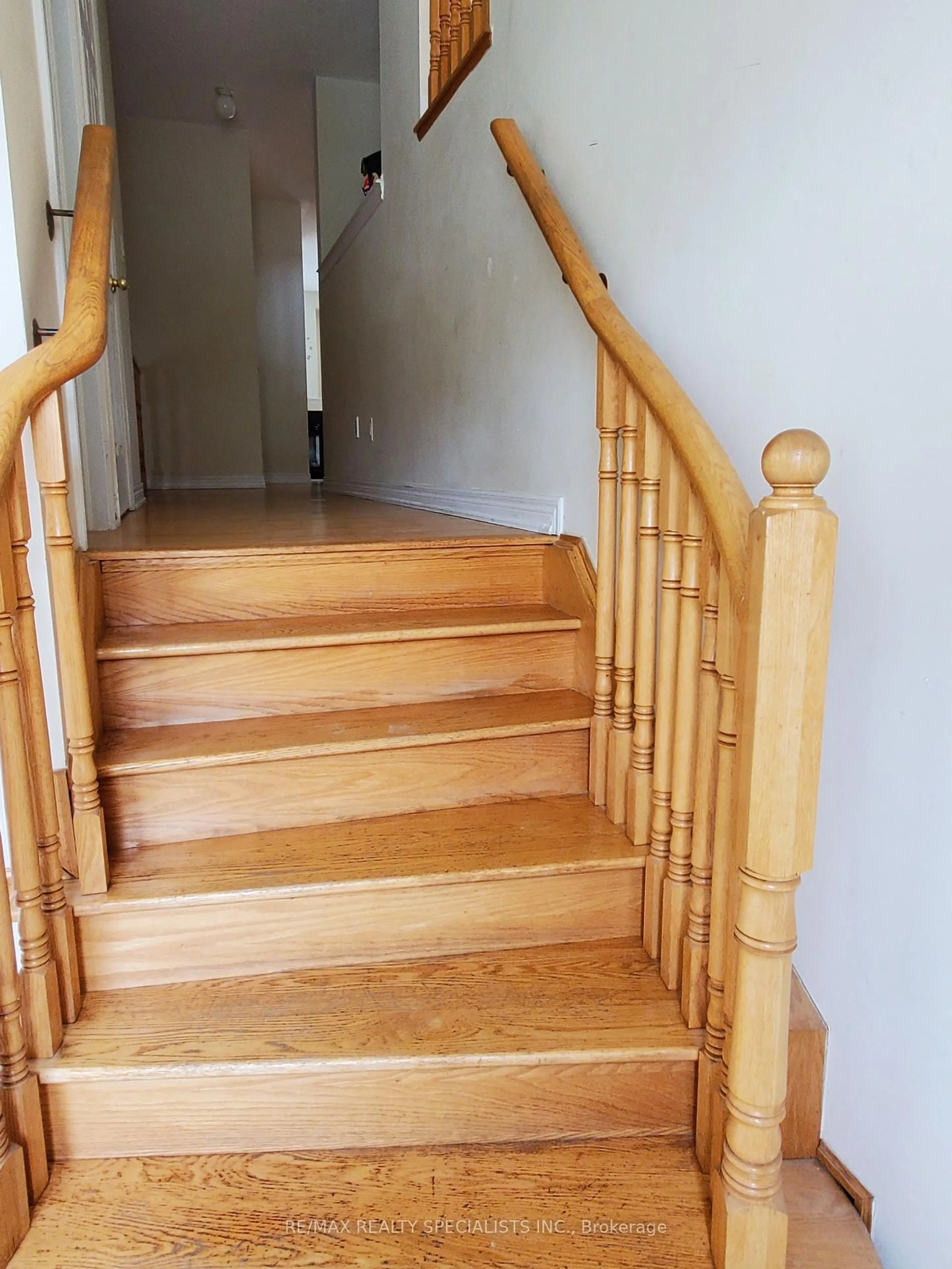 Stairs for 4623 Simmons Rd, Burlington Ontario L7M 0J3