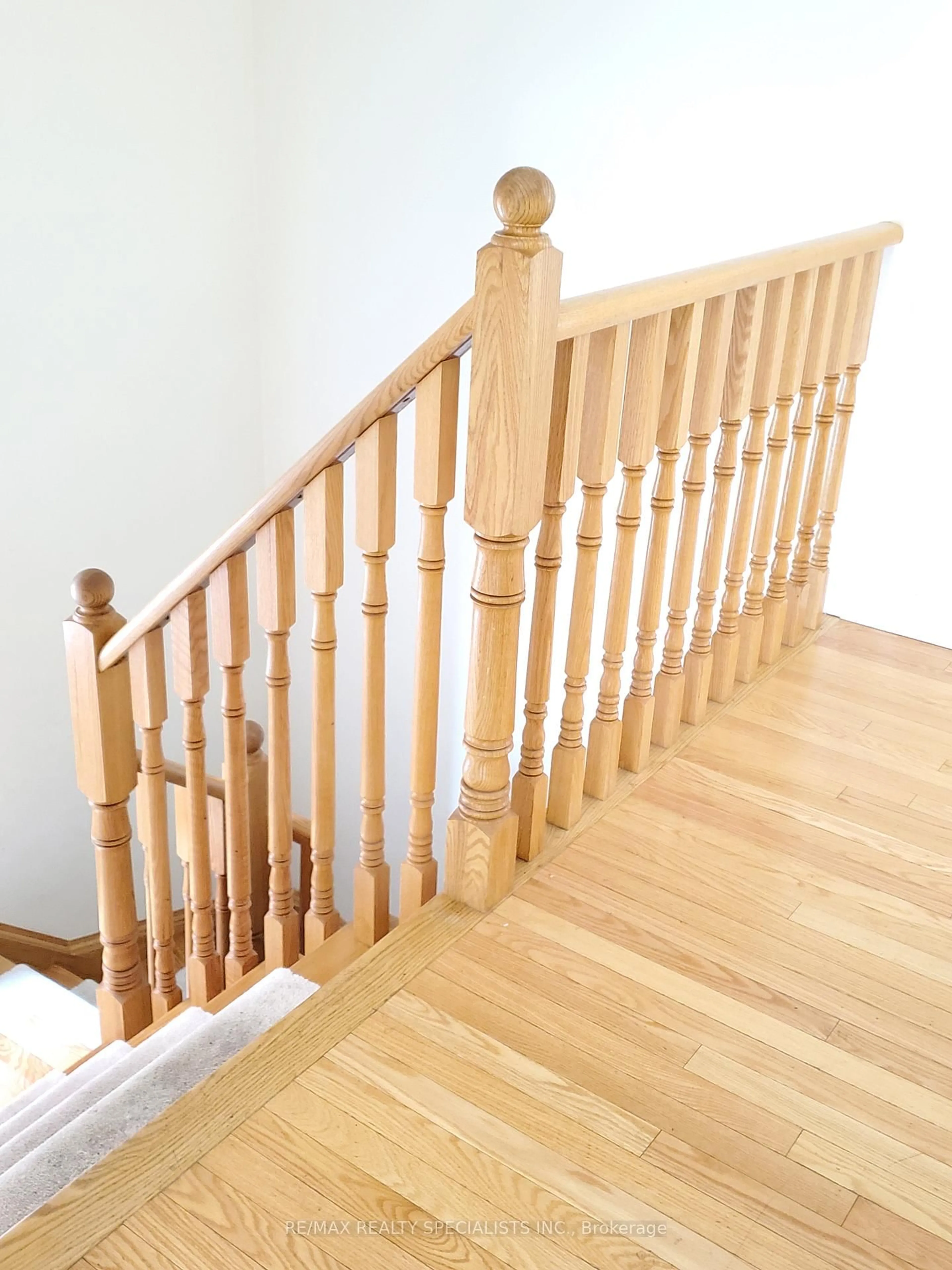 Stairs for 4623 Simmons Rd, Burlington Ontario L7M 0J3