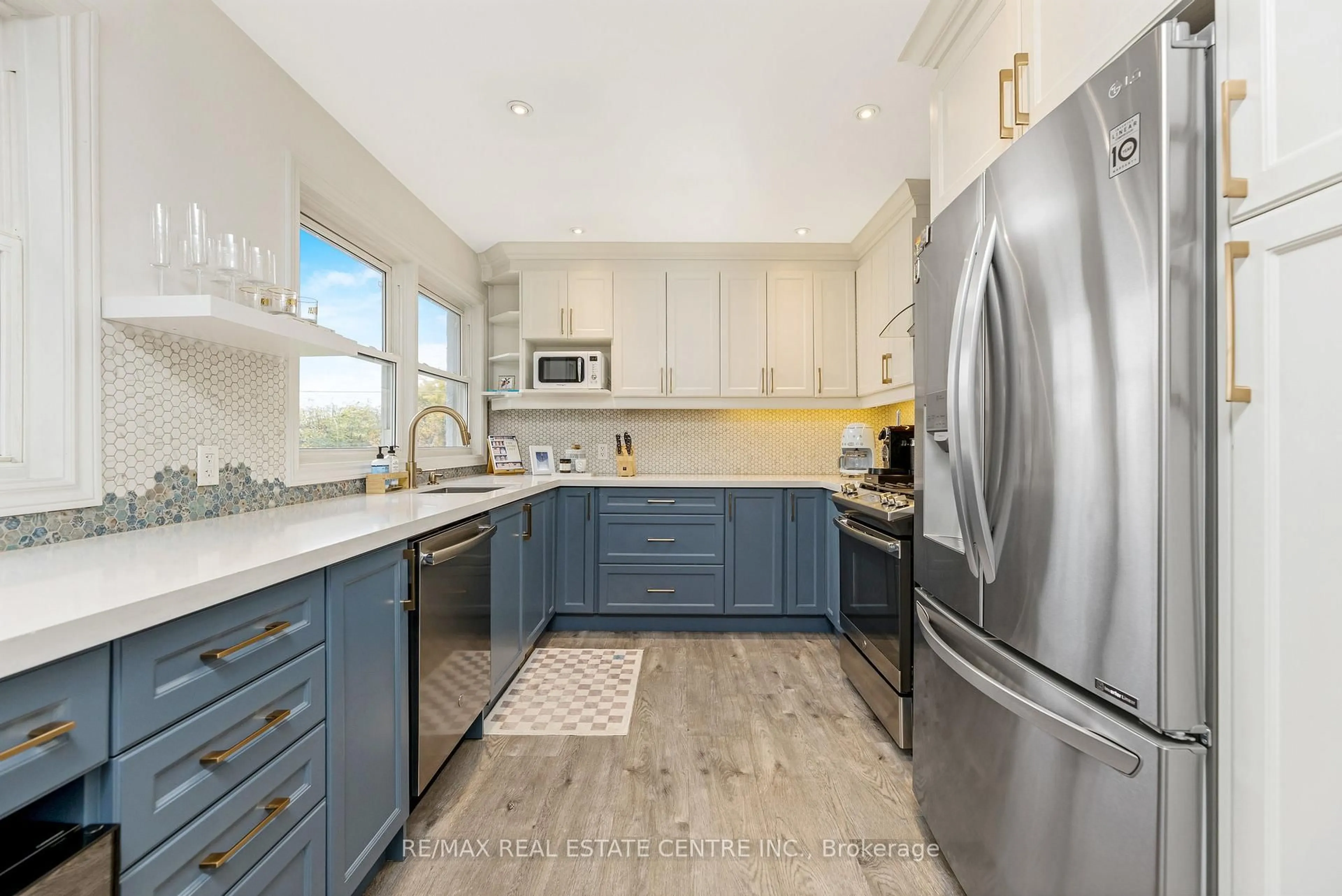 Open concept kitchen, ceramic/tile floor for 2176 Sunnydale Dr, Burlington Ontario L7P 1E7