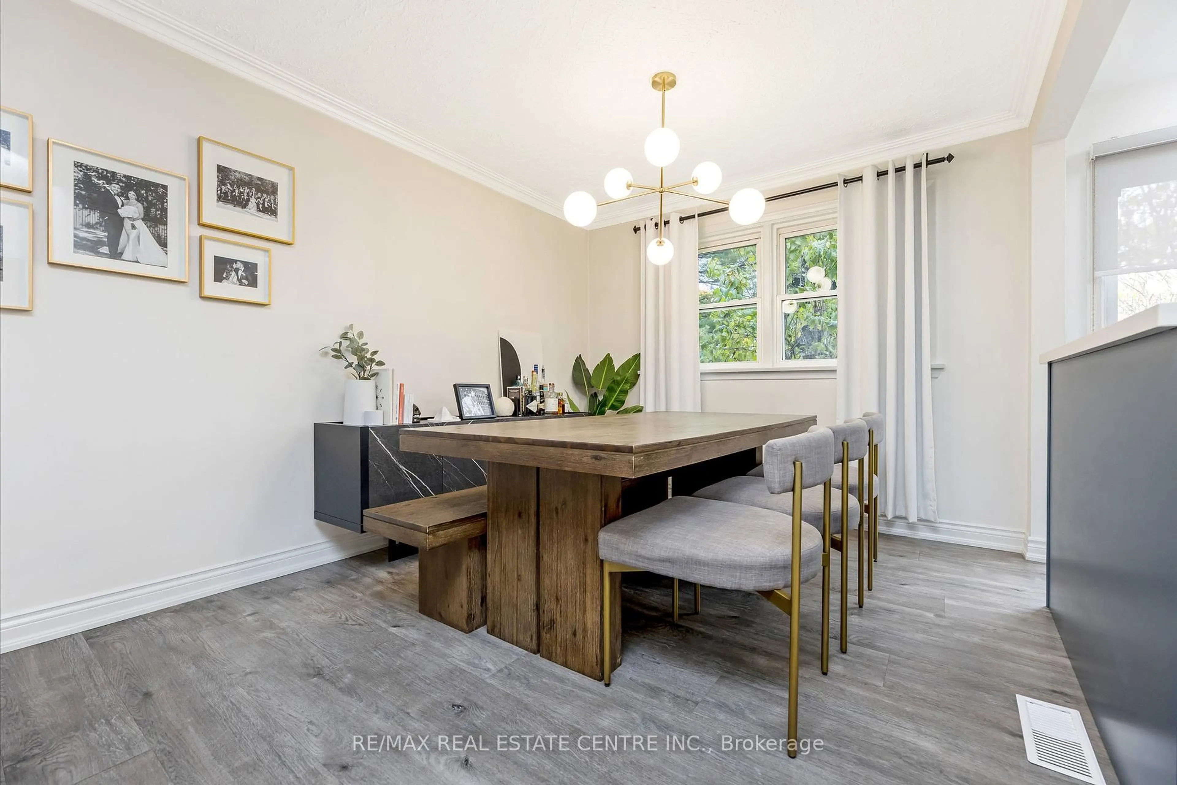 Dining room, wood/laminate floor for 2176 Sunnydale Dr, Burlington Ontario L7P 1E7