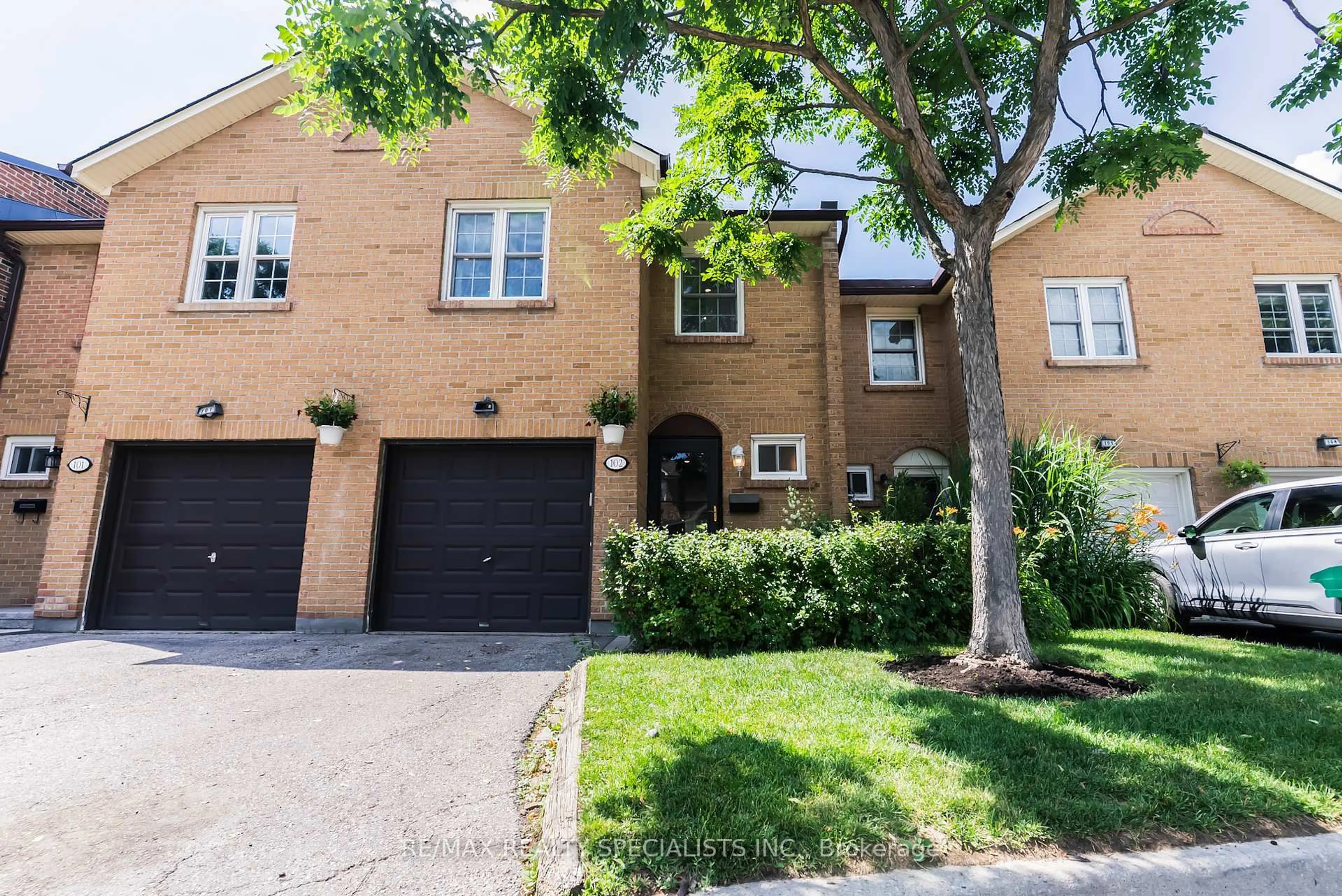 Home with brick exterior material, street for 2120 Rathburn Rd #102, Mississauga Ontario L4W 2S8