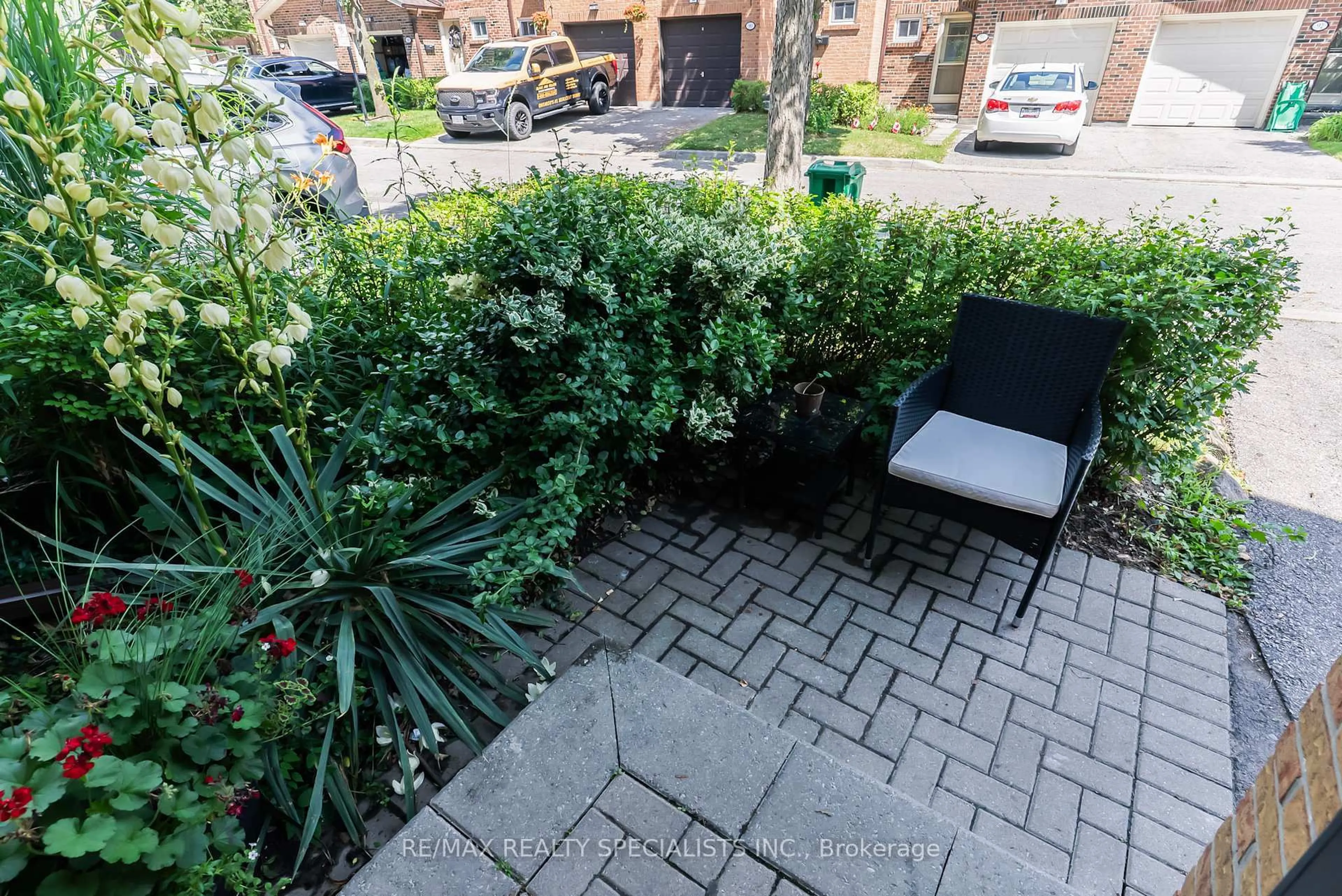 Patio, street for 2120 Rathburn Rd #102, Mississauga Ontario L4W 2S8