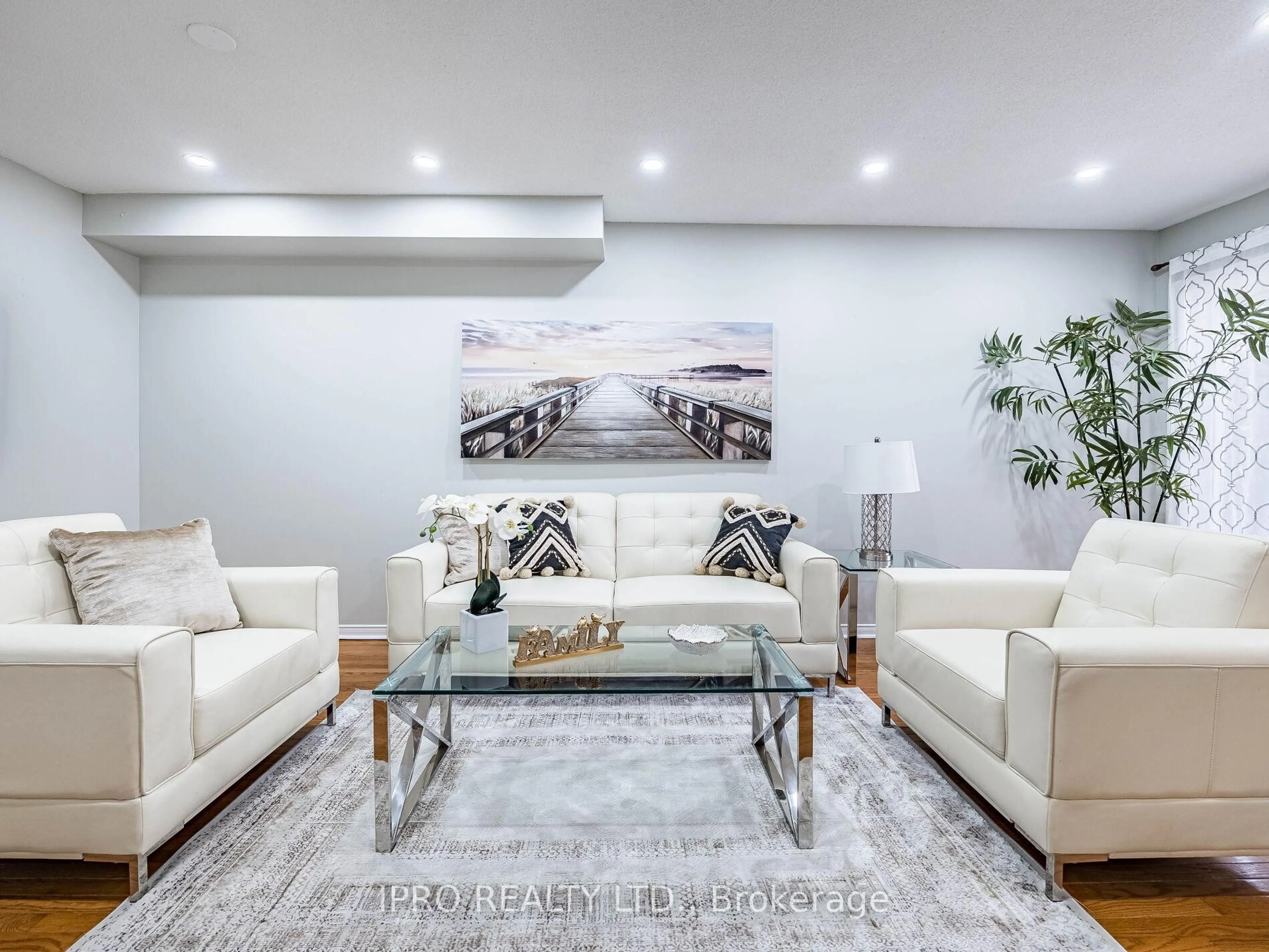 Living room with furniture, unknown for 833 Scollard Crt #107, Mississauga Ontario L5V 2B4
